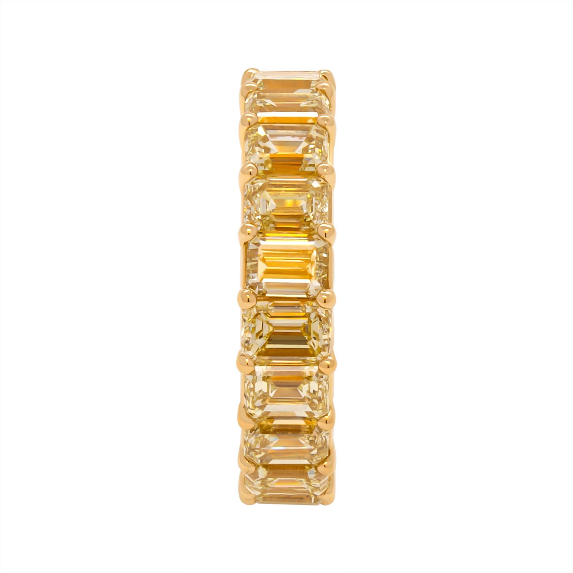 Modern Anniversary Band with Emerald Cut Diamonds in 18k Yellow Gold For Sale