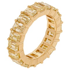 Anniversary Band with Emerald Cut Diamonds in 18k Yellow Gold