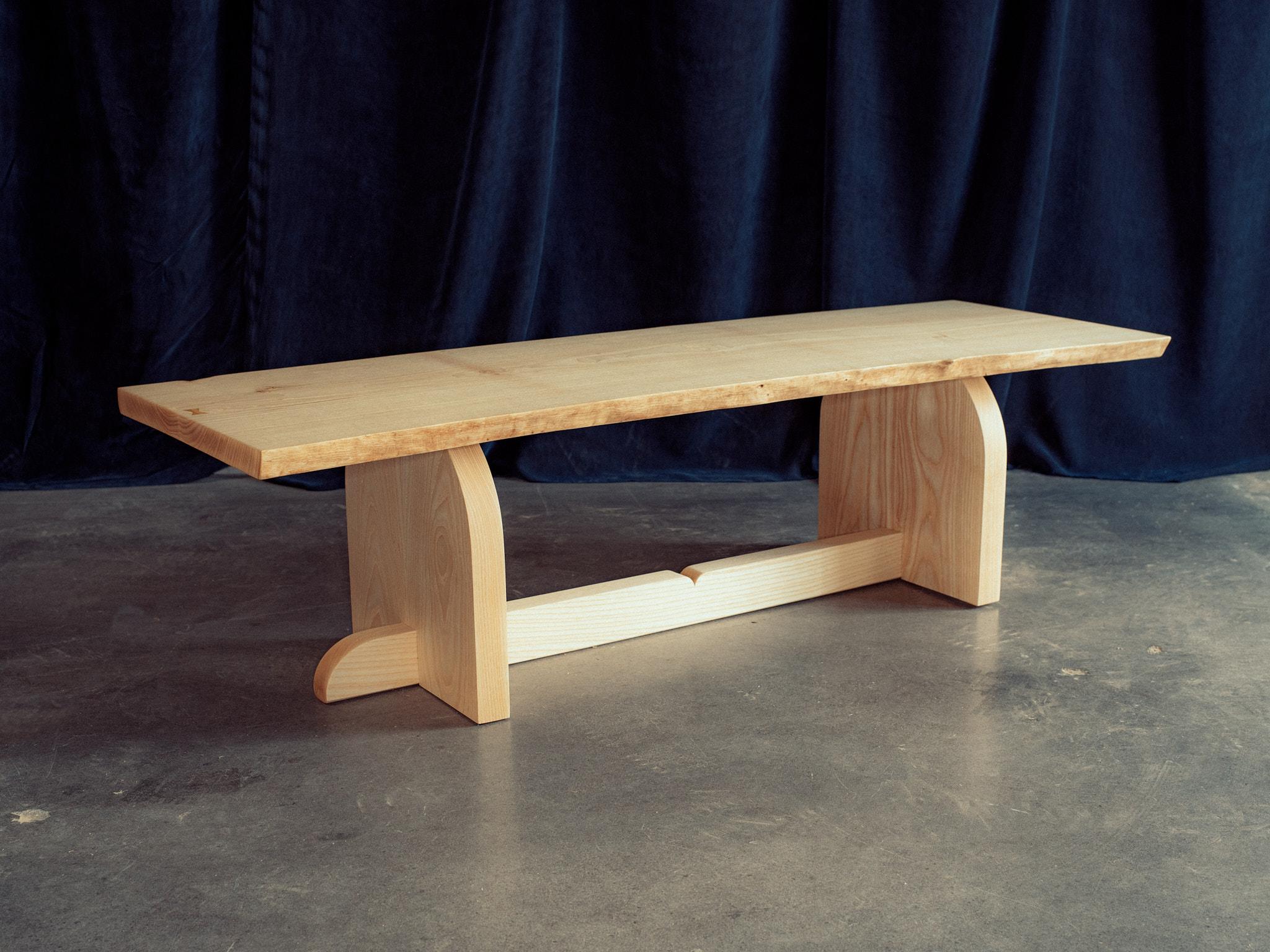 Banc d'anniversaire de Nick Sugihara
Dimensions : D 50,8 x L 147,32 x H 40,64 cm. 
MATERIAL : Frêne. 

Disponible en cerisier, frêne et noyer. Veuillez nous contacter.

Sugihara Fine Furniture est un petit studio d'ameublement et d'aménagement