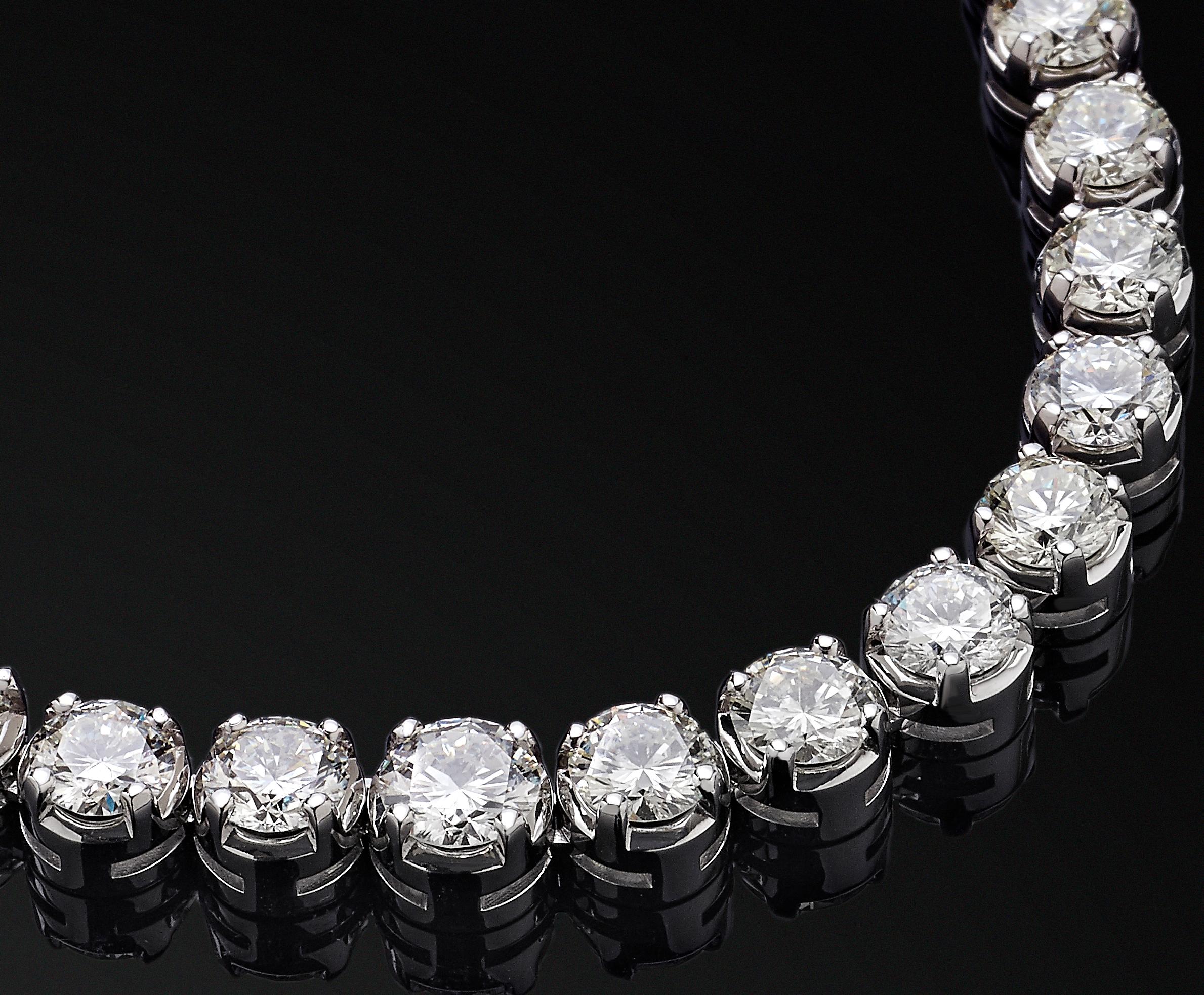 Anniversary Collection 18 Karat White Gold Garavelli Diamond Tennis Necklace In New Condition In Valenza, IT