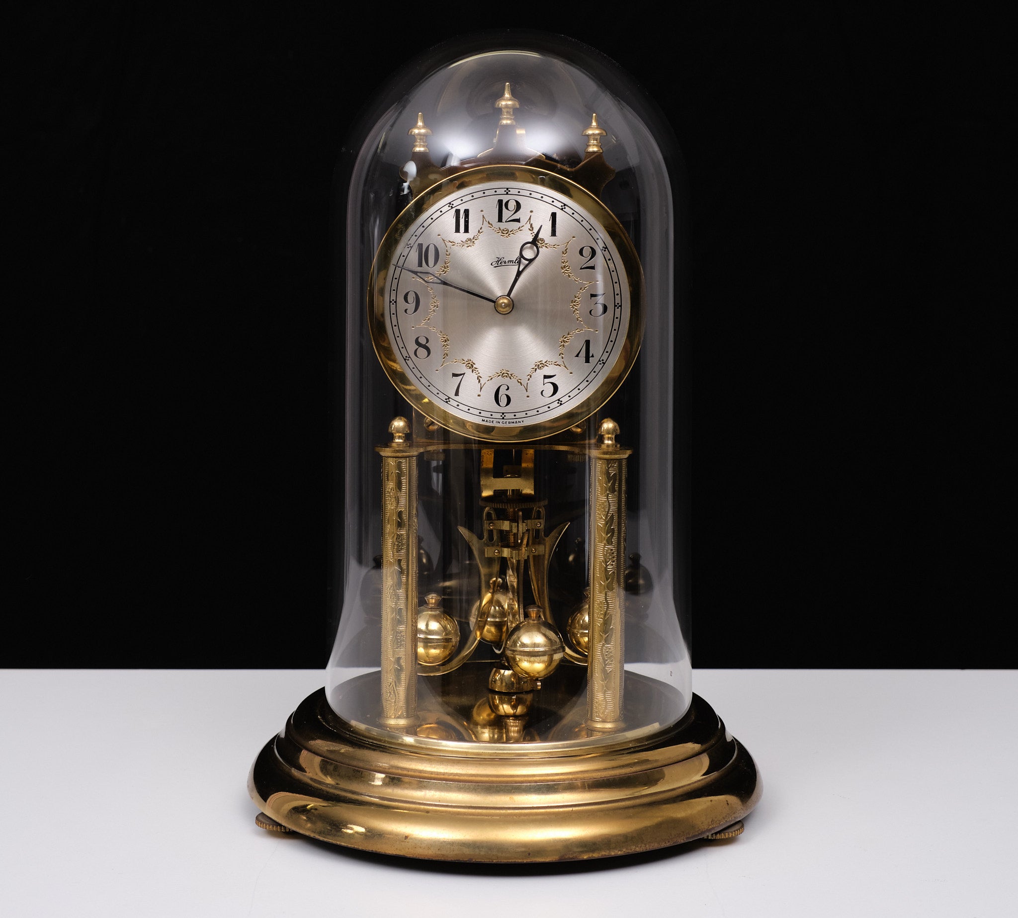 
Franz Hermle Anniversary Mantle Dome Clock
Model: FHS 921 001
This is a lovely wind up 400-day anniversary clock by Franz Hermle, a worldwide leader in the manufacturing of clocks and mechanical clock movements. It is in good condition, with no
