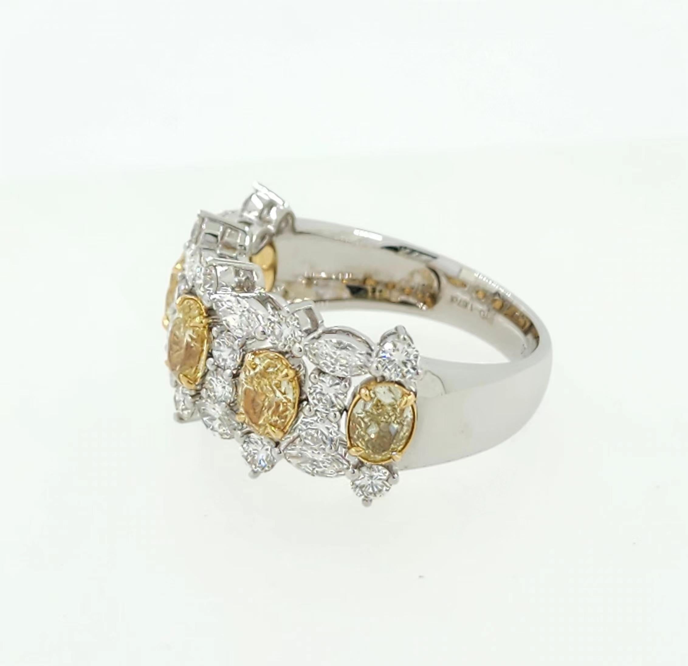 De las mujeres Anillos de diamantes de fantasía de oro blanco de 18 quilates con certificado IGI de 2,18 quilates de diamante amarillo en venta