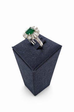 Bague d'anniversaire en or blanc 18 carats avec émeraude naturelle 1,27 ct, diamants naturels