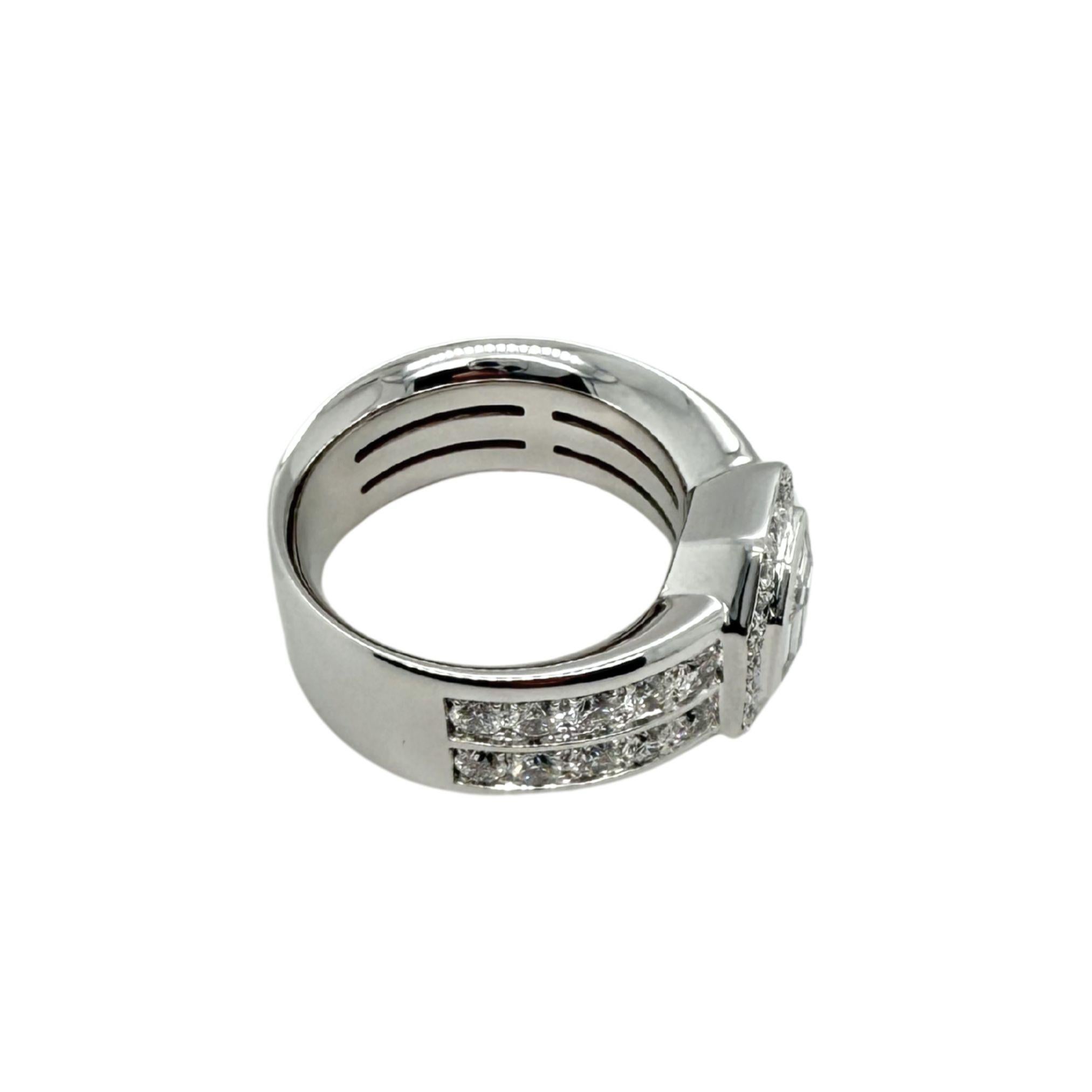 ANNIVERSARY Ring aus 18K Weißgold mit natürlichen Diamanten (Smaragdschliff) im Angebot