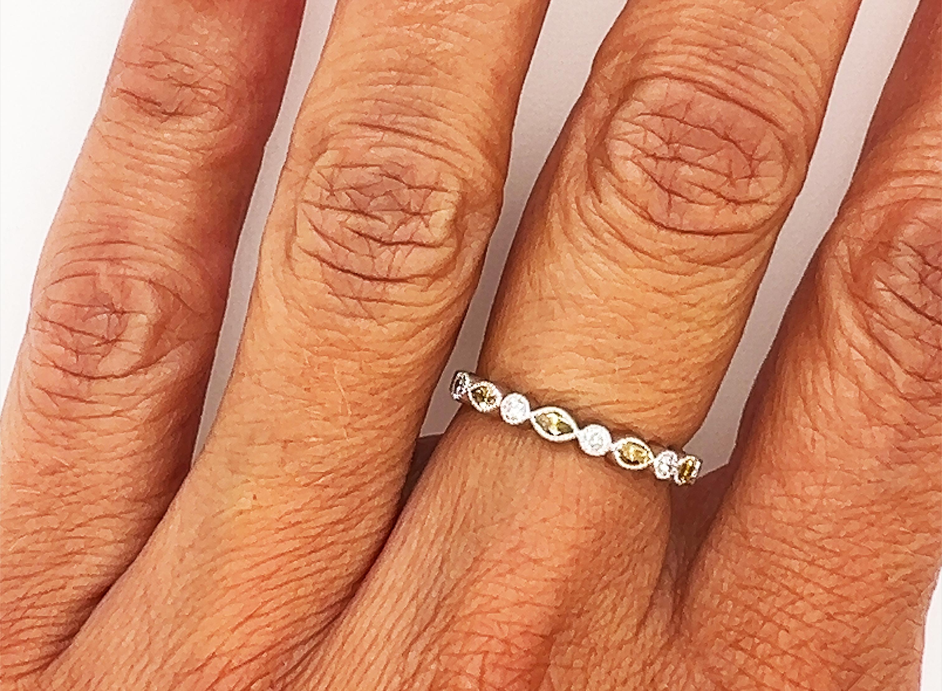 De las mujeres Anillo de Aniversario Diamantes Marquesa Natural Fancy Vivid Naranja Profundo .21ct 14K en venta