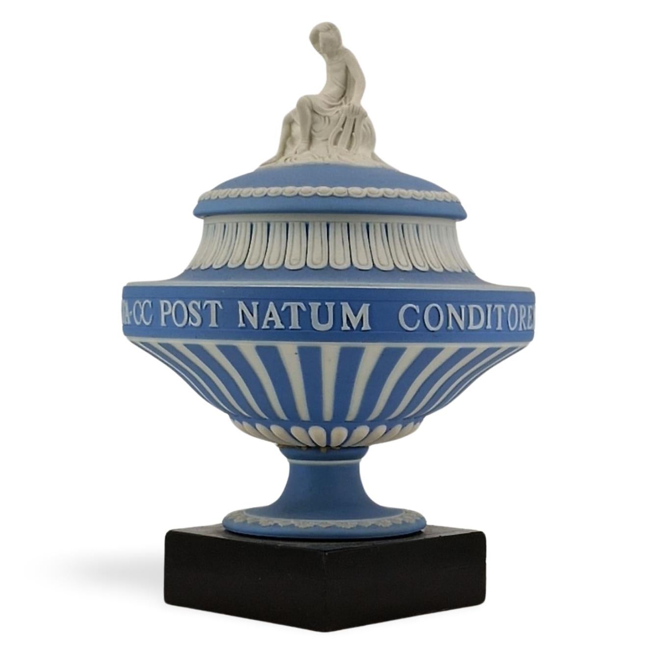 Neoclassico Vaso Anniversary, Wedgwood, 1930 in vendita