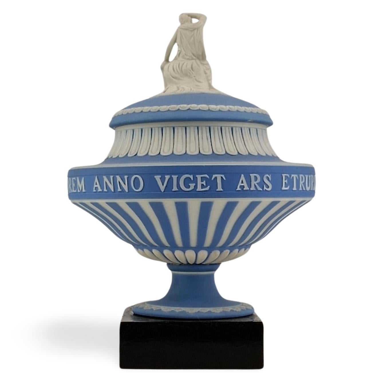 Vaso Anniversary, Wedgwood, 1930 In condizioni ottime in vendita a Melbourne, Victoria