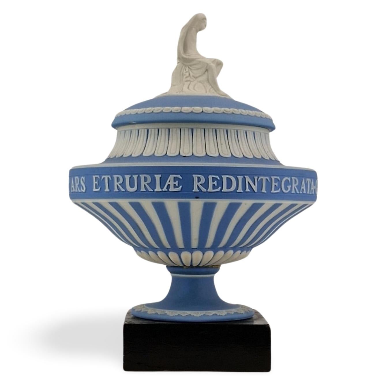 Terracotta Vaso Anniversary, Wedgwood, 1930 in vendita
