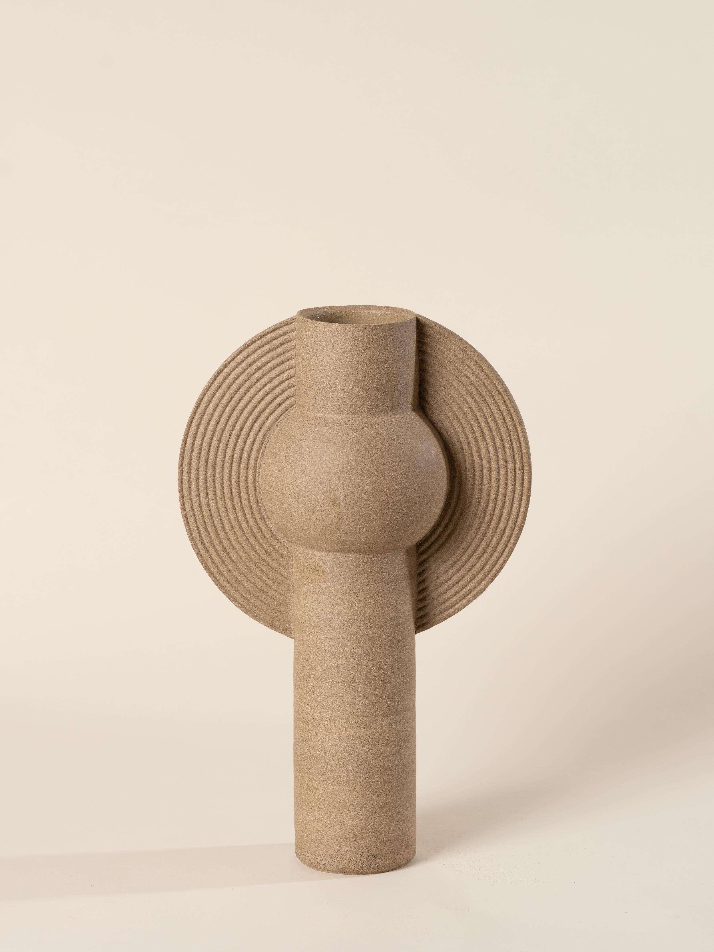 Vase in tan stoneware.

Dimensions: approx. 16.5” h x 10” w

Inside glazing for water tightness