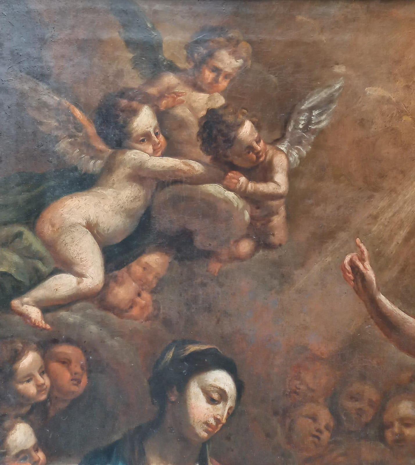 Annunciazione con angeli, scuola romana del XVII secolo, olio su carta applicata su tela, misure 78x58.5 cm.
Questo dipinto ad olio è stato realizzato su una carta, che, guardando in controluce, si capisce sia stata piegata a metà per molto tempo.