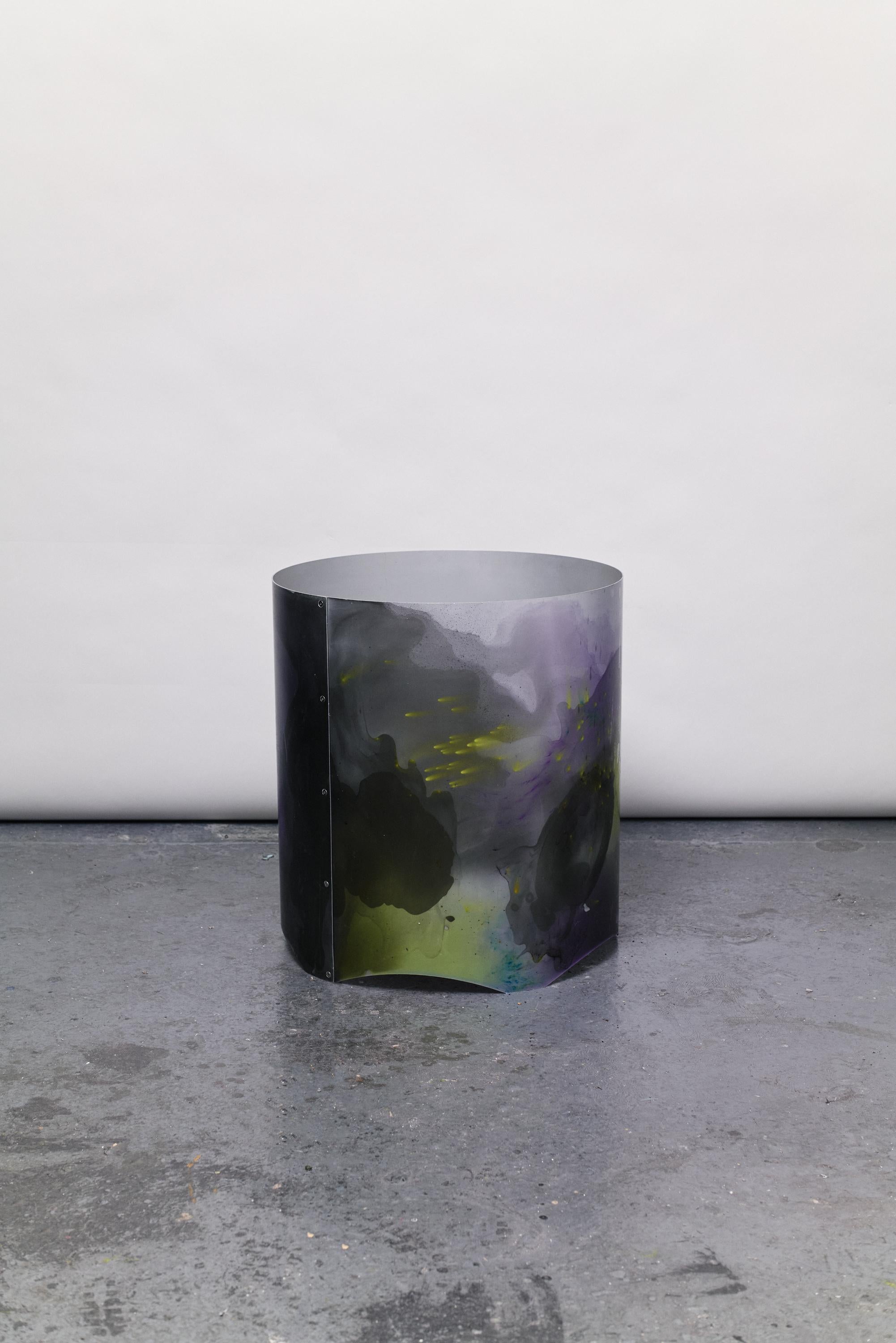 Postmoderne Jardinière/vase multicolore en aluminium anodisé de la collection Cosmos en vente