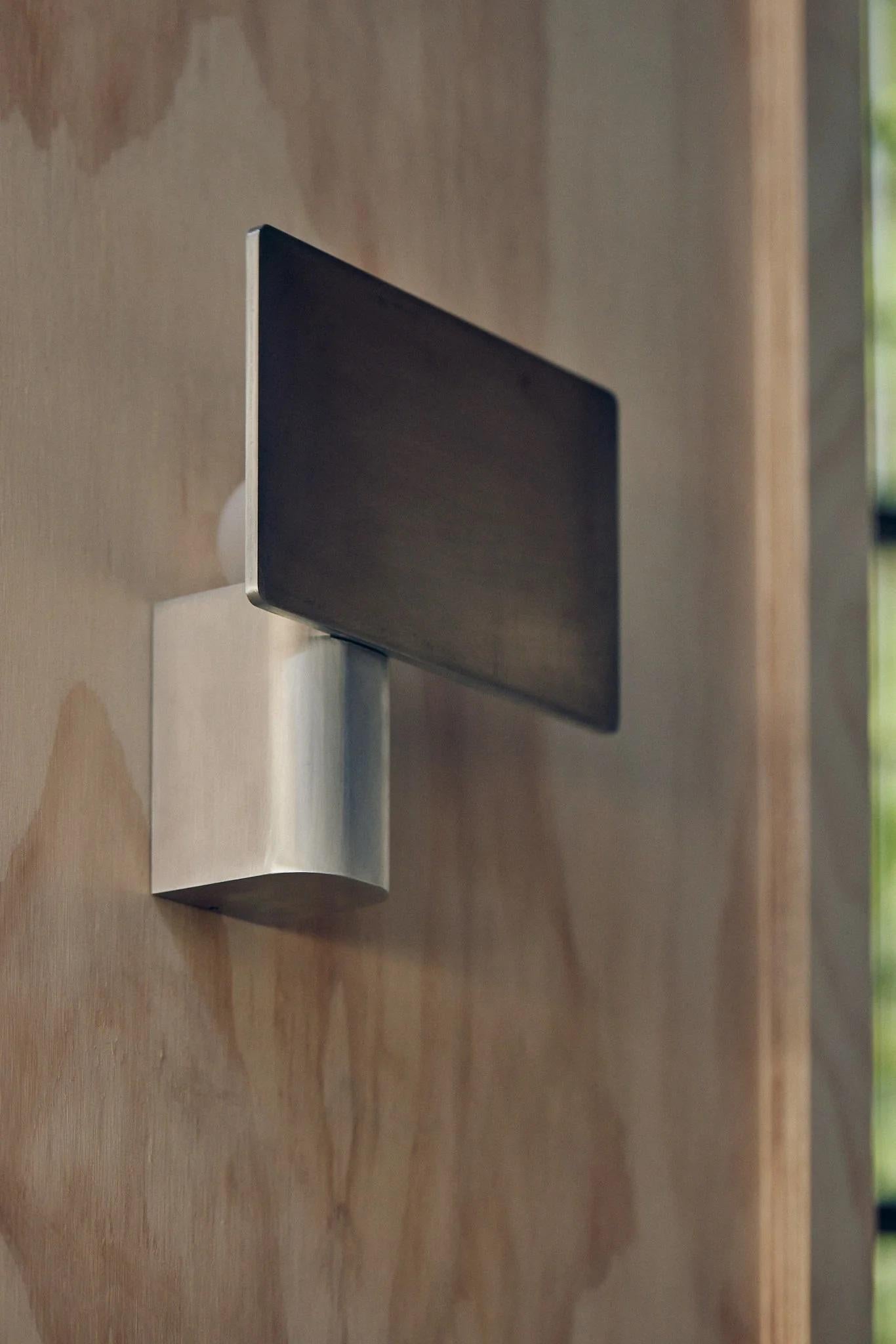 Lights Contemporary Shield Wall Light en aluminium anodisé par Henry Wilson Neuf - En vente à Geneve, CH