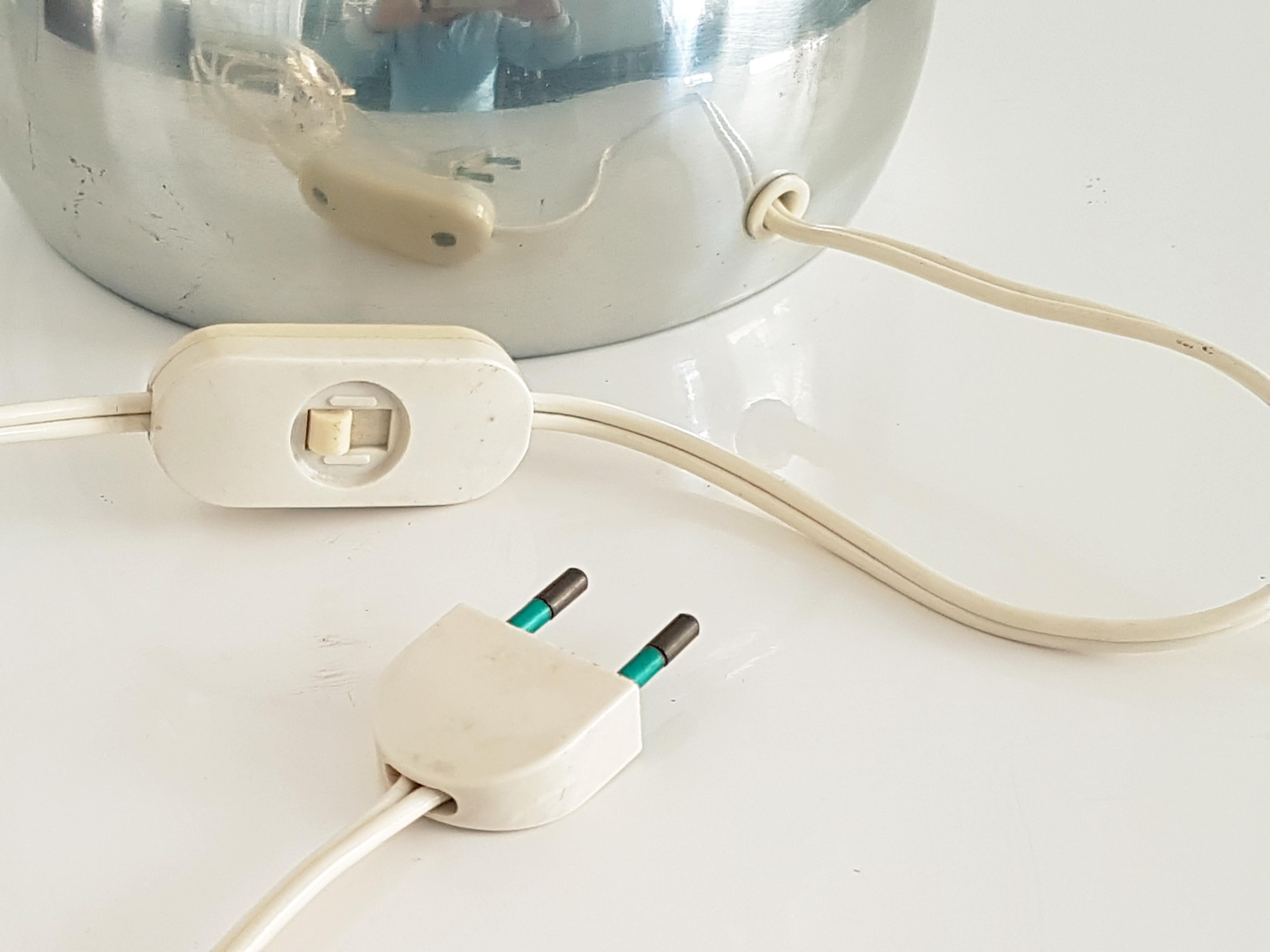 Vieste-Tischlampe aus eloxiertem Aluminium und Klarglas von Studio G.P.A. Monti, 1970er Jahre (Ende des 20. Jahrhunderts) im Angebot