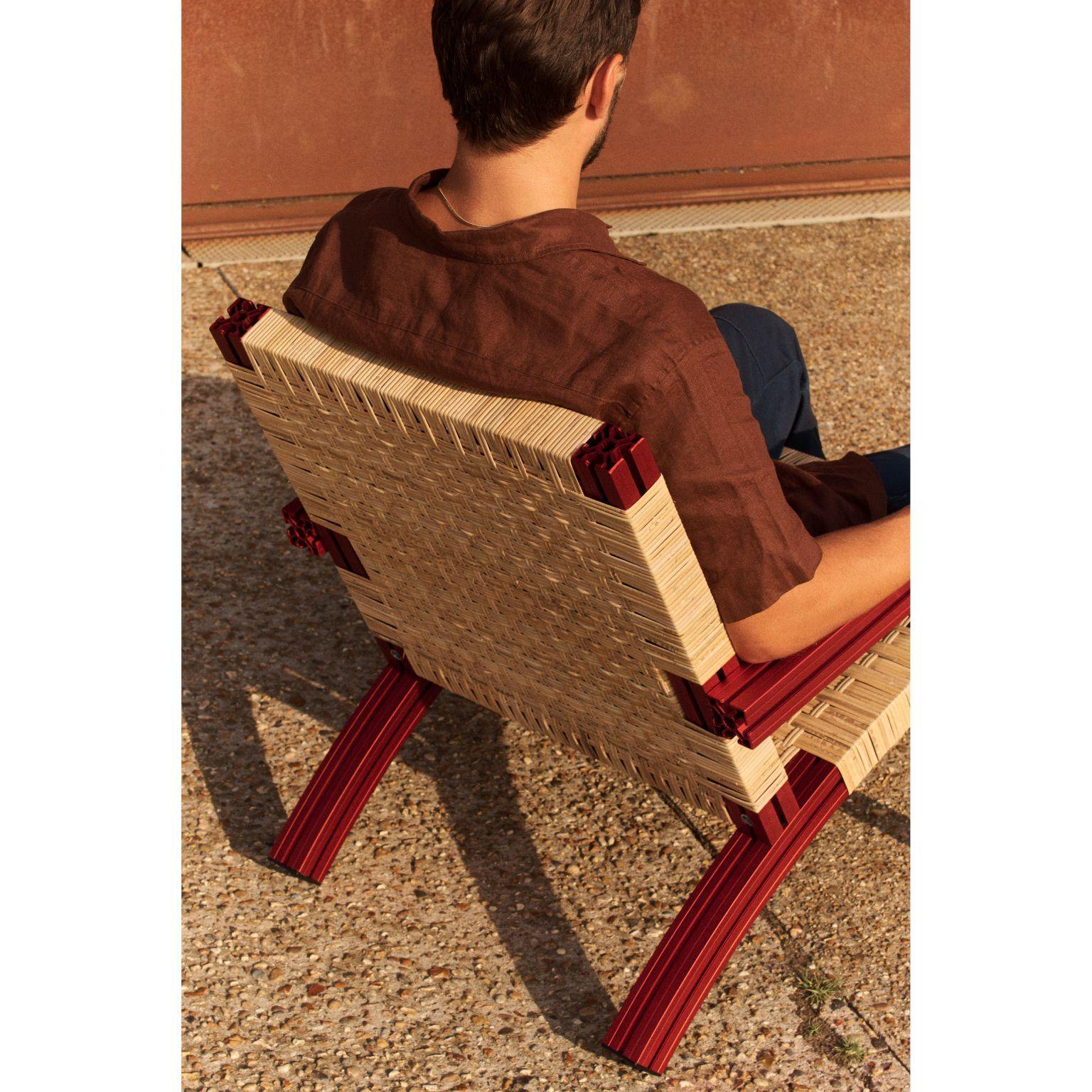 Sessel aus eloxiertem burgunderrotem Korbweide von Tino Seubert im Angebot 3