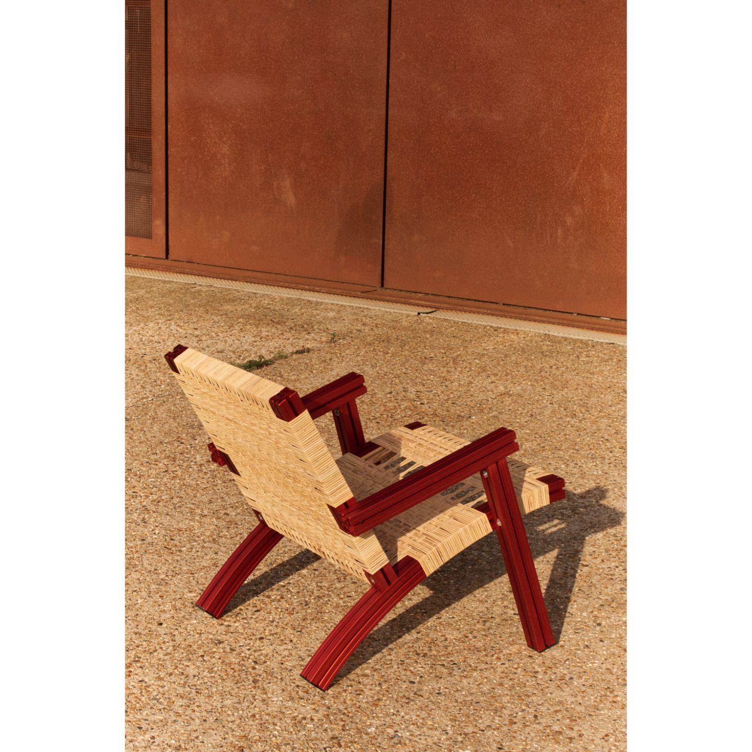 Sessel aus eloxiertem burgunderrotem Korbweide von Tino Seubert (Postmoderne) im Angebot
