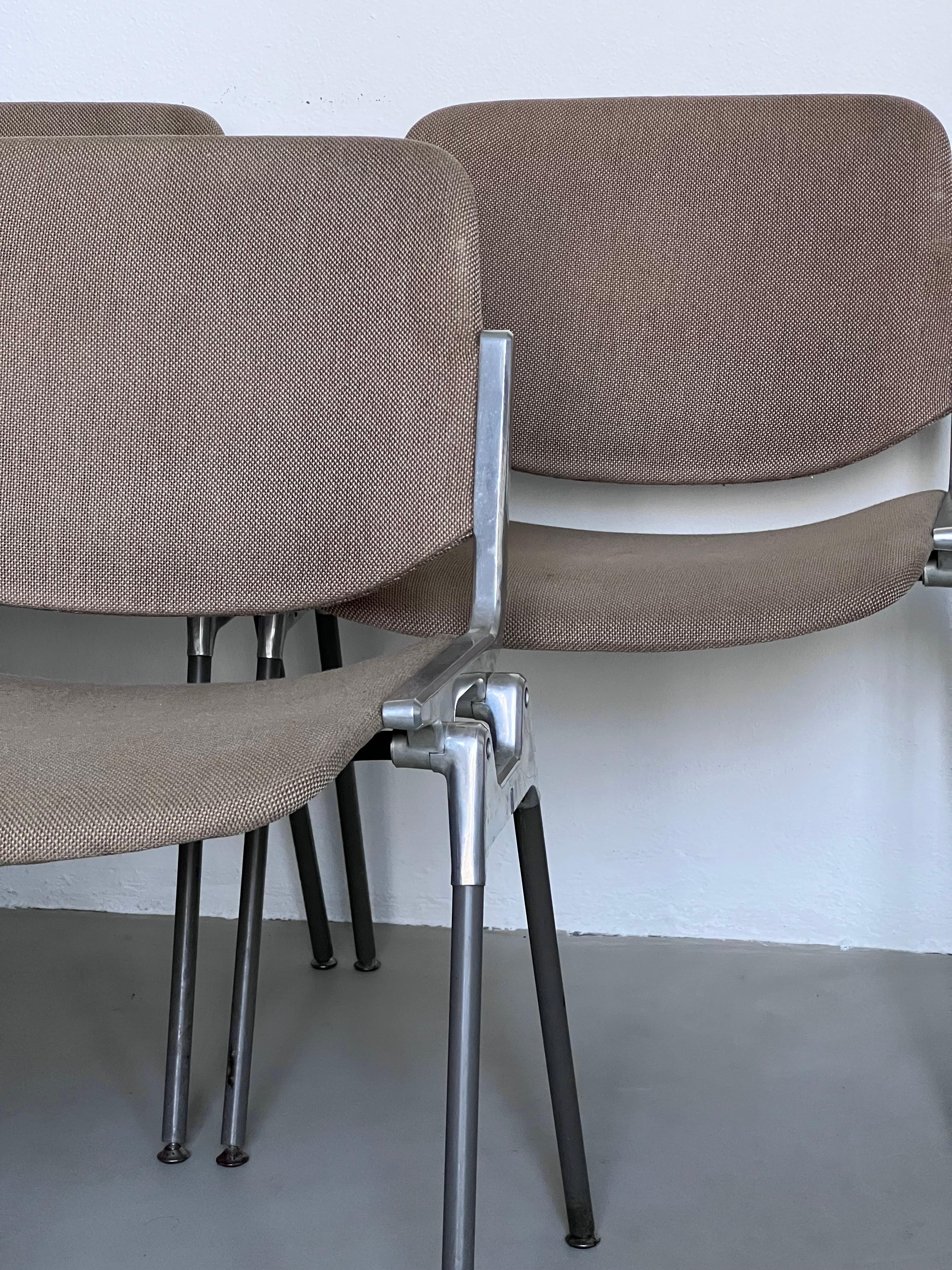 10 dining room chairs of the 70's - Italian Design - Timeless chair  For Sale 7