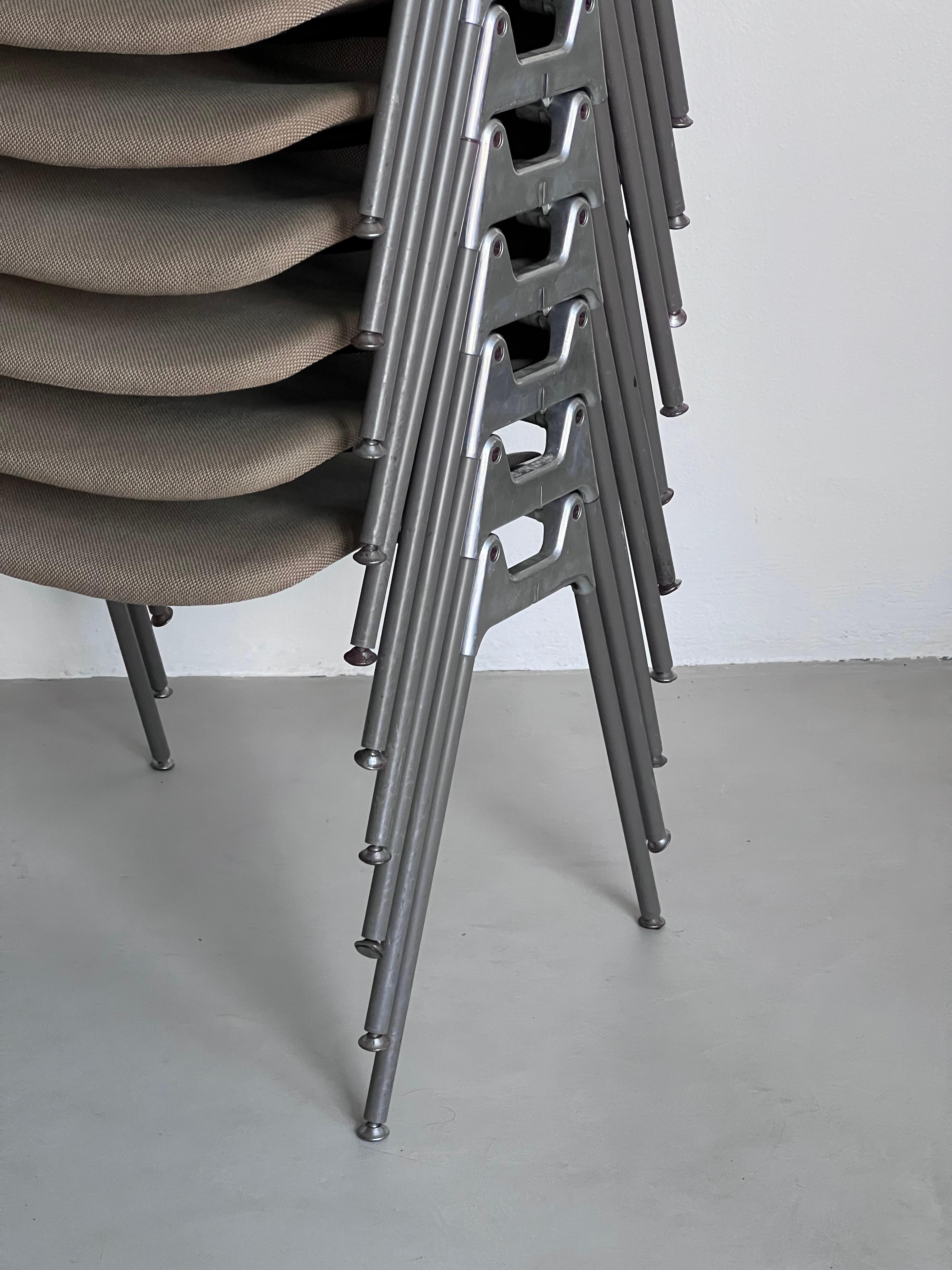 Mid-Century Modern 10 chaises de salle à manger des années 70 - The Italian Design - Timeless chair  en vente