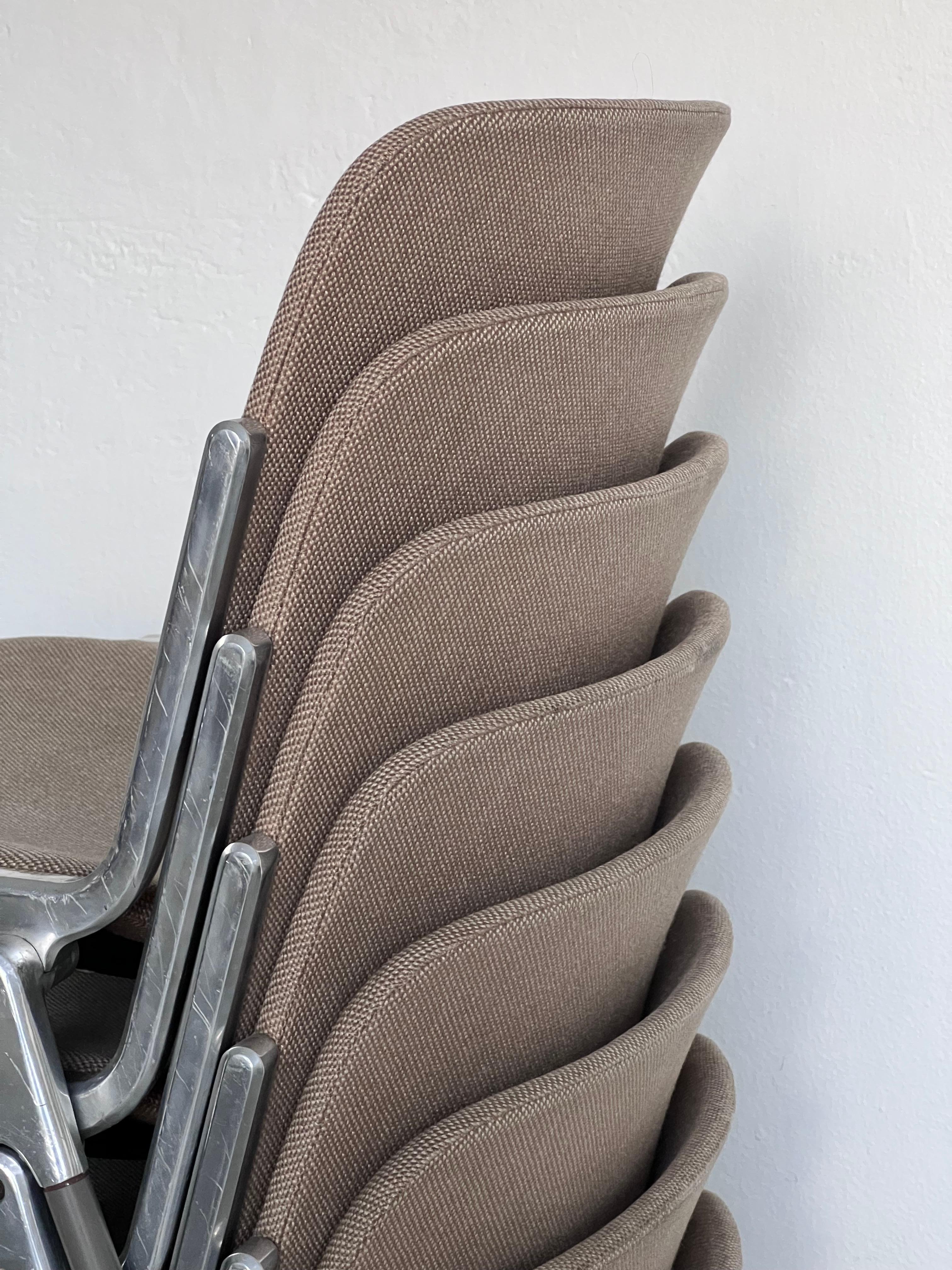 10 Esszimmerstühle aus den 70er Jahren - Italian Design - Timeless chair  (Ende des 20. Jahrhunderts) im Angebot