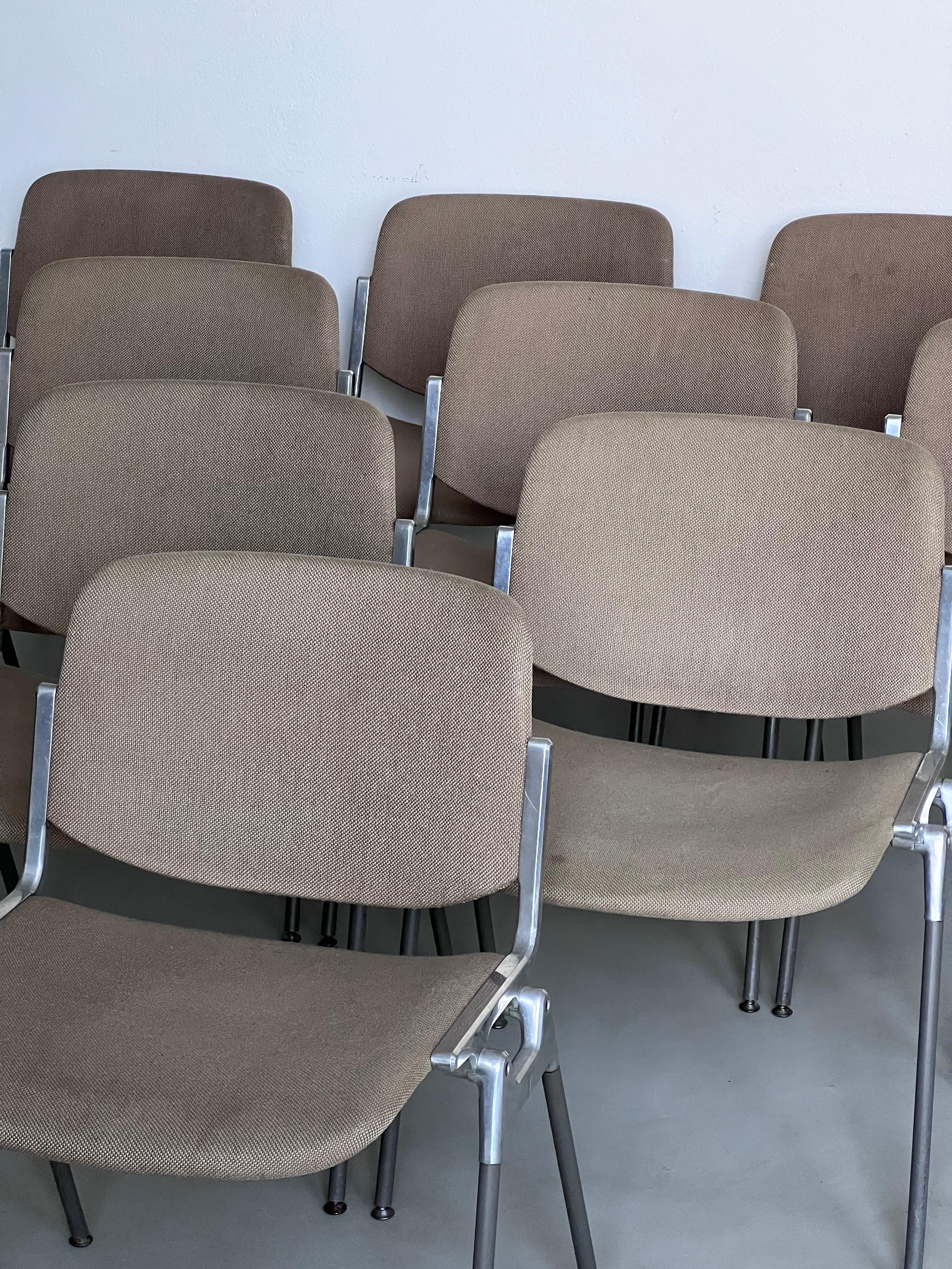 10 Esszimmerstühle aus den 70er Jahren - Italian Design - Timeless chair  im Angebot 1