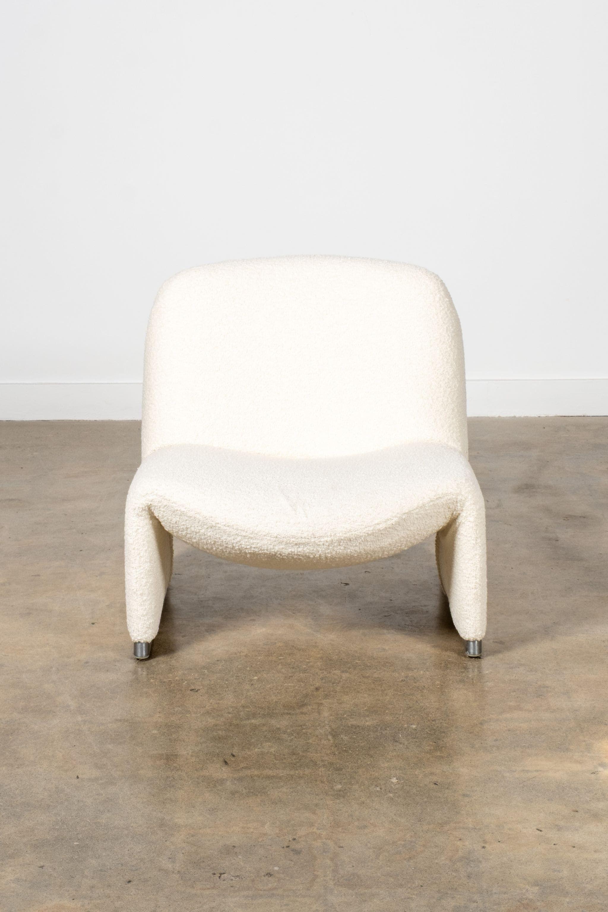 Postmoderne Anonima Castelli Newly Upholstered Alky Chair, Cream Bouclé by Giancarlo Piretti en vente