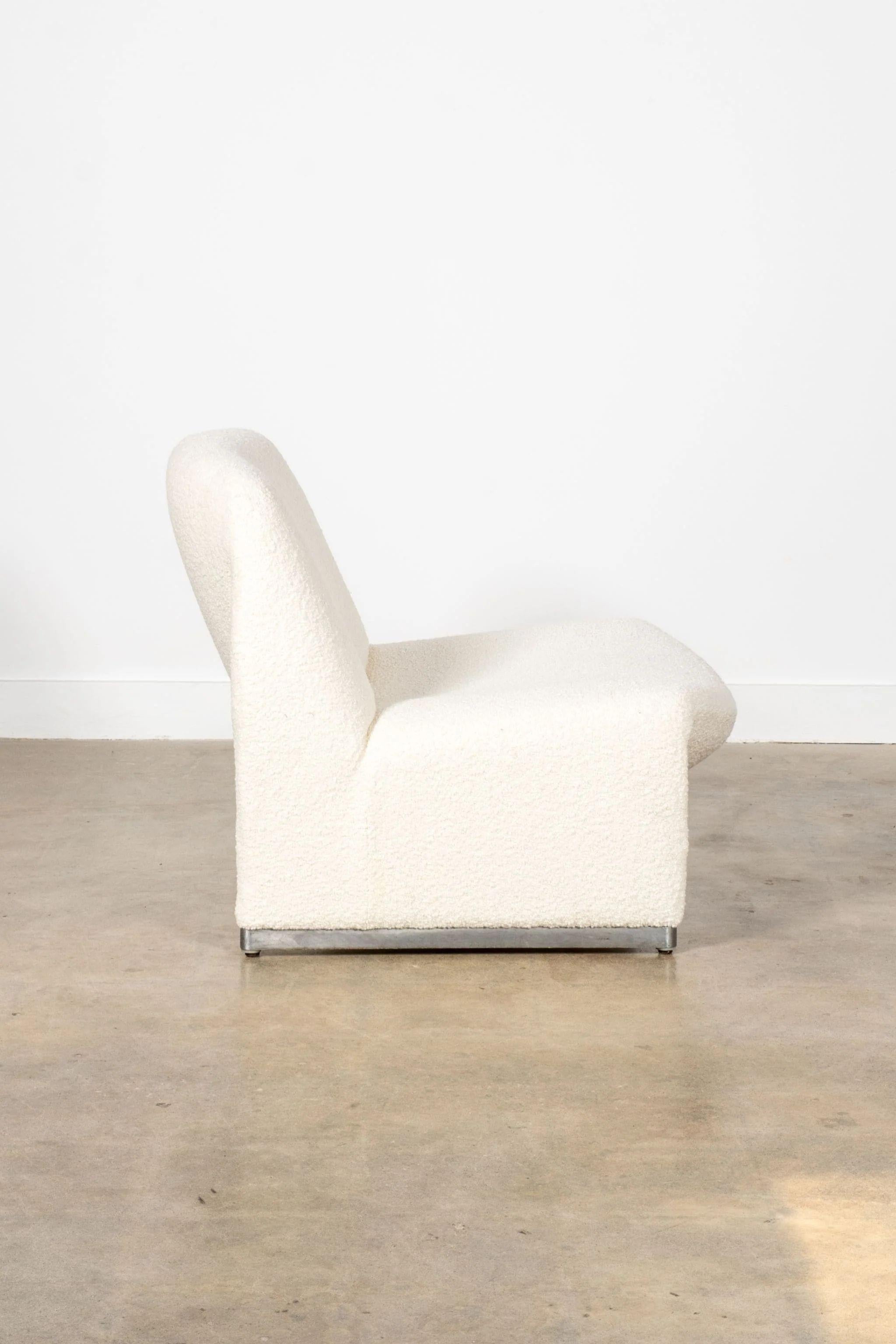 italien Anonima Castelli Newly Upholstered Alky Chair, Cream Bouclé by Giancarlo Piretti en vente