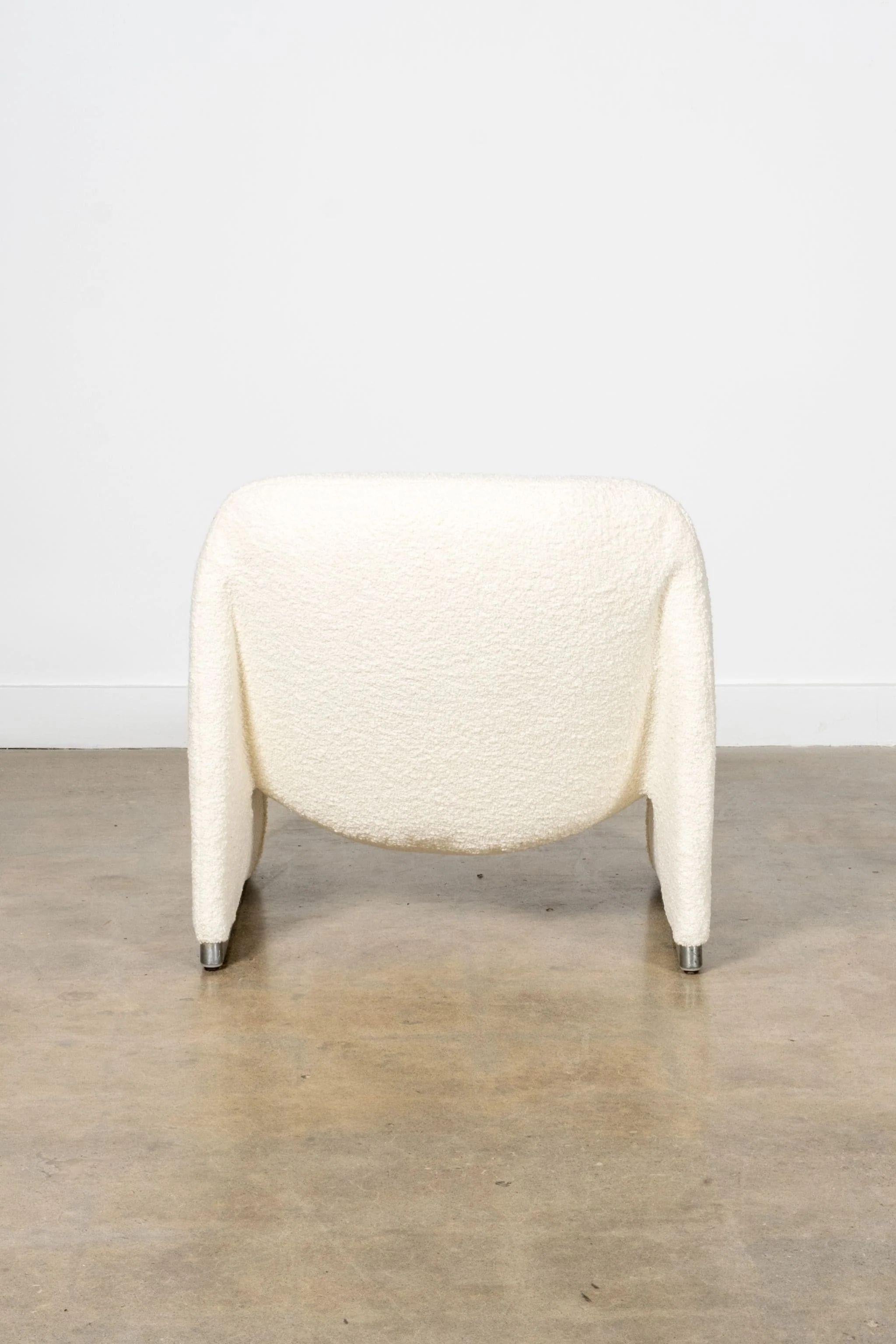 Anonima Castelli Newly Upholstered Alky Chair, Cream Bouclé by Giancarlo Piretti Excellent état - En vente à Toronto, CA