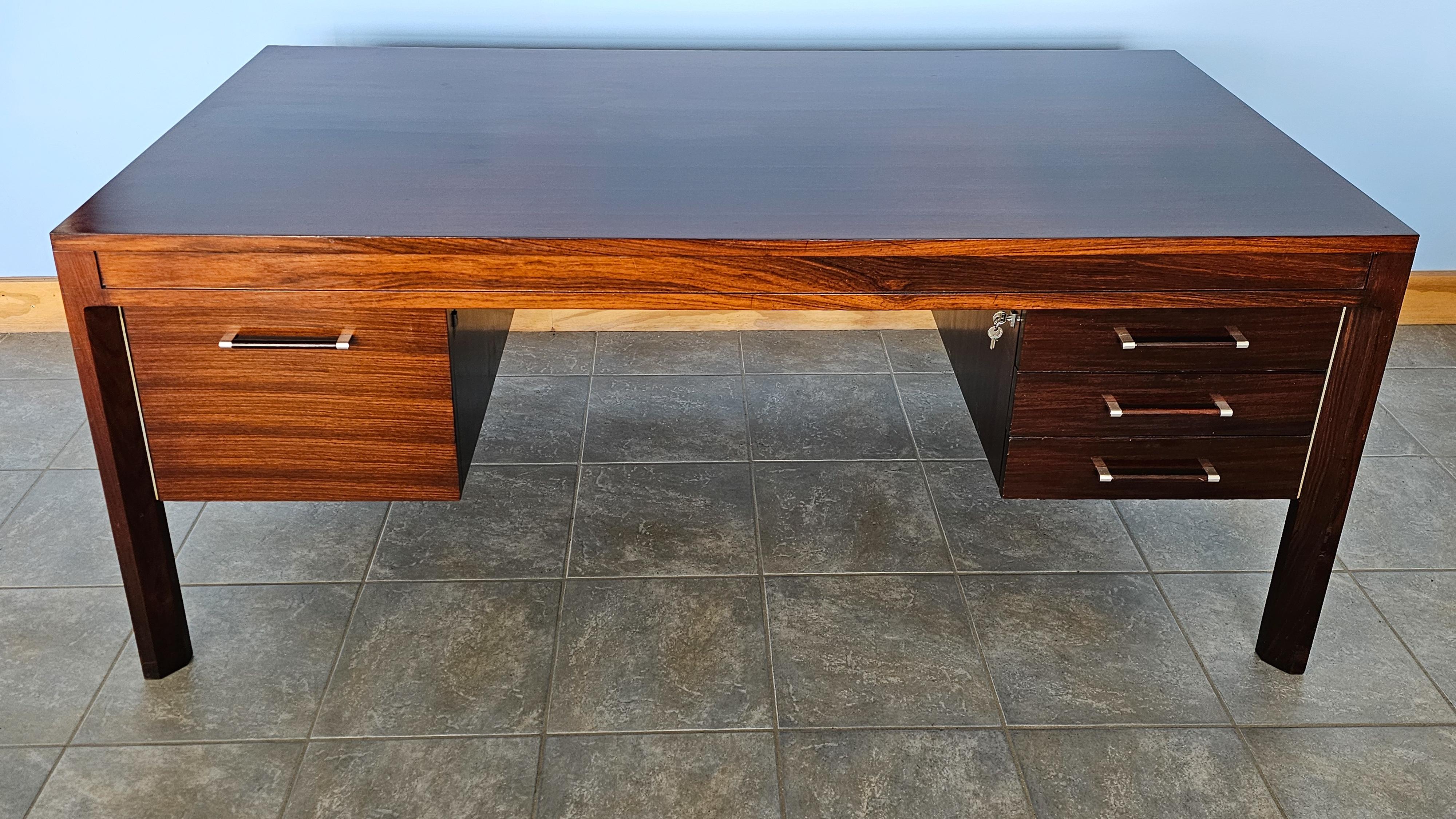 Anonima Castelli Palisander Wood Desk with Elegant Metal Insert Handle, 1970s For Sale 1