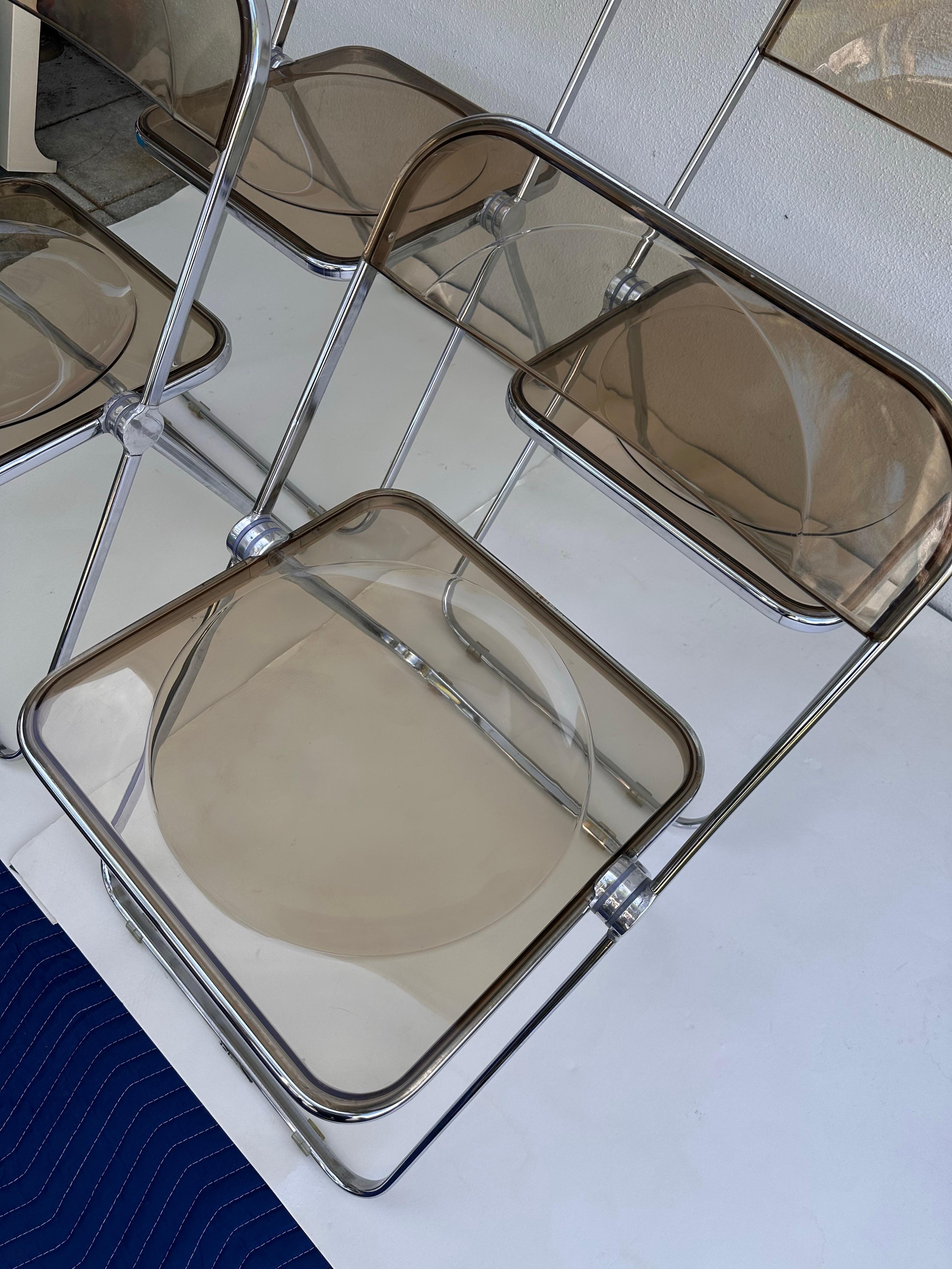 Cromo Anonima Castelli Plia Sedie Foldes Giancarlo Piretti Colore Lucite fumé set 4 in vendita