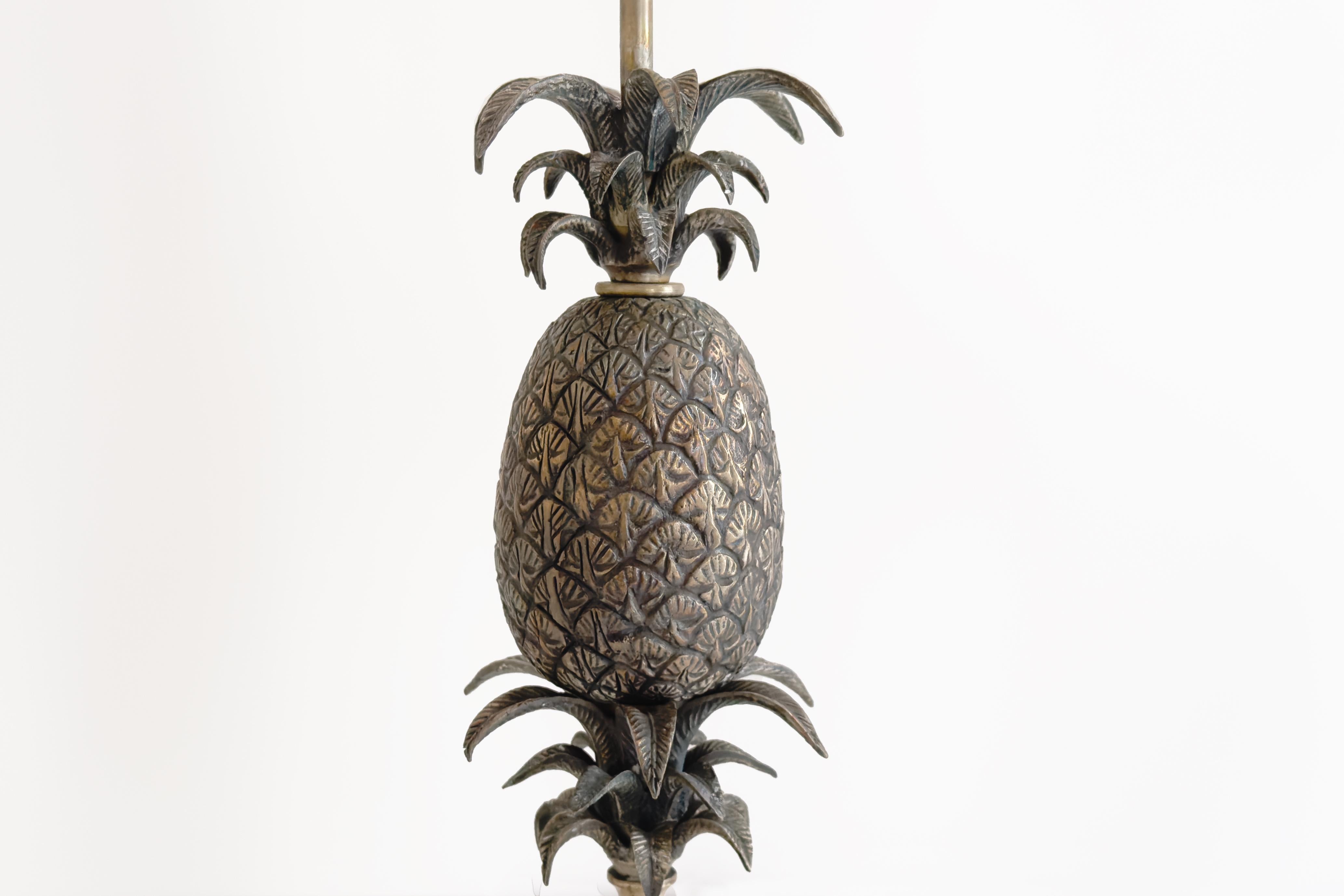Français Lampe de table ananas du 20e siècle dans le style de la Maison Charles en vente