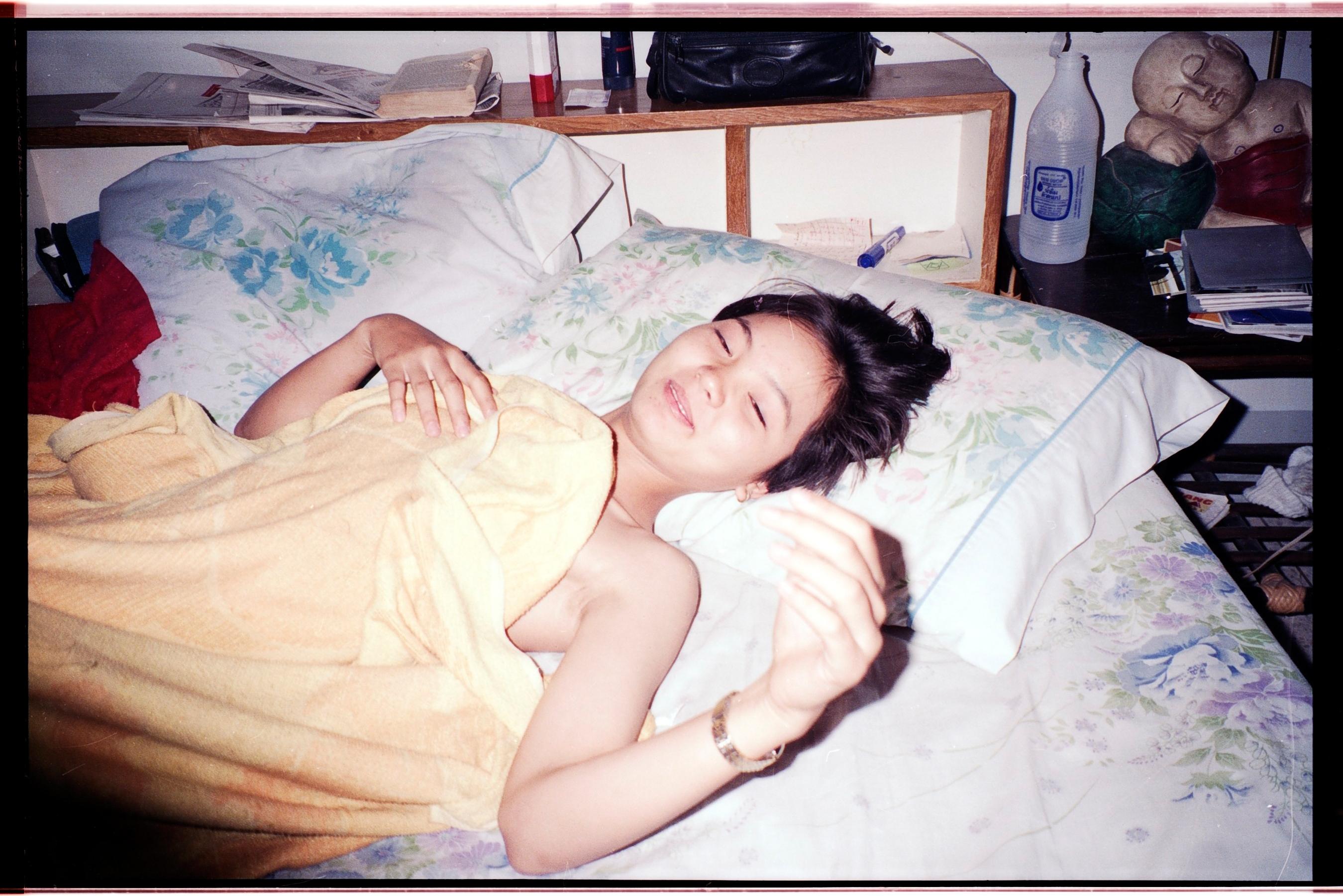 ANONYMOUS Portrait Photograph – Mädchen, Thailand, 1987