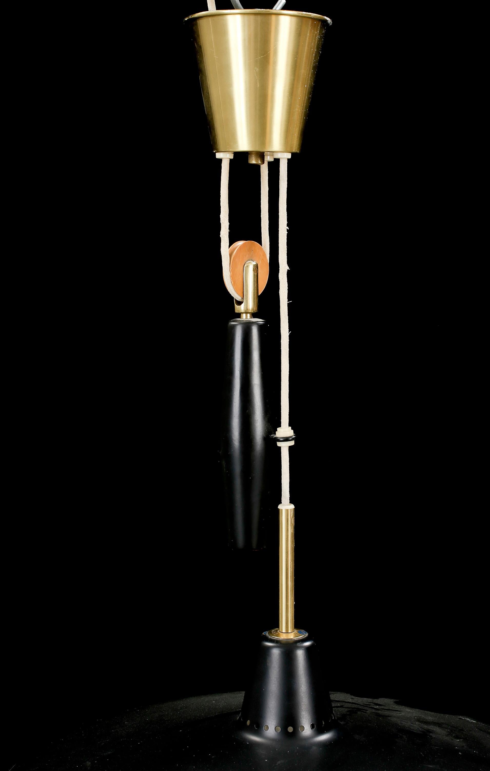 Mid-Century Modern Anonymous Counterweight Black Metal and Brass Pendant Lamp, Sweden, 1950 For Sale