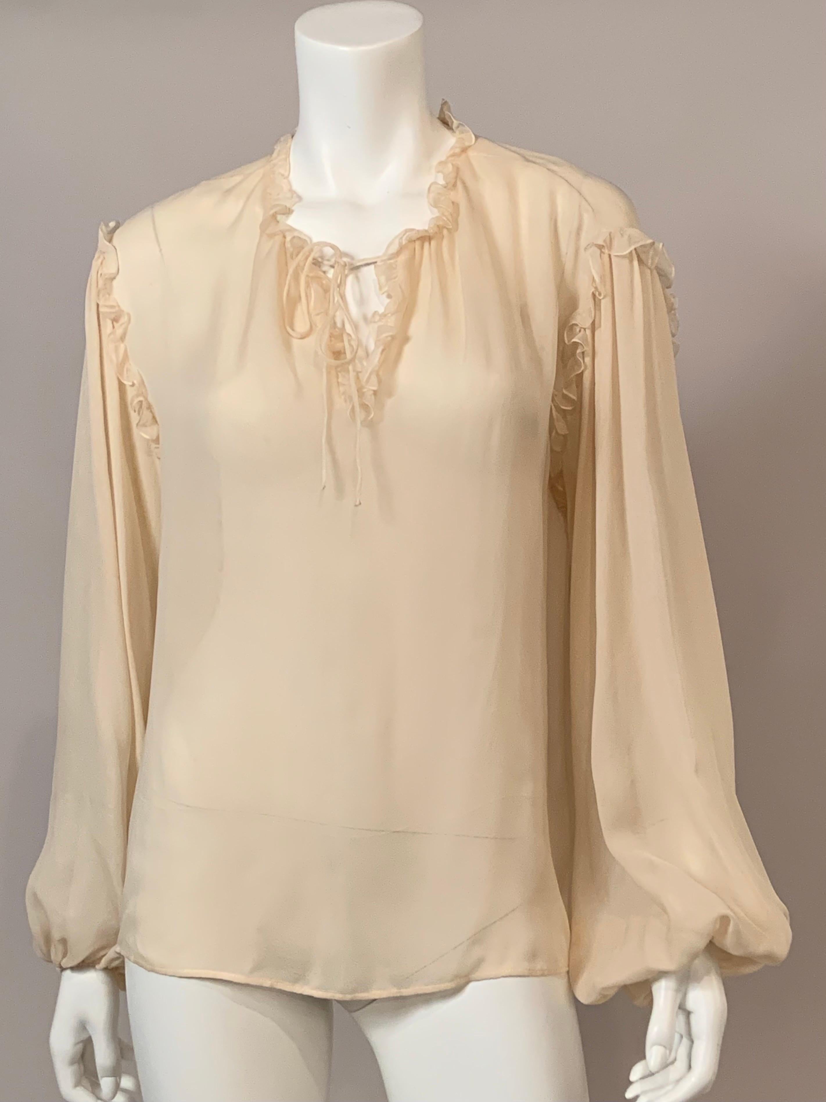 Beige Anonimo Camicetta in chiffon di seta color crema con volant di ispirazione etnica in vendita
