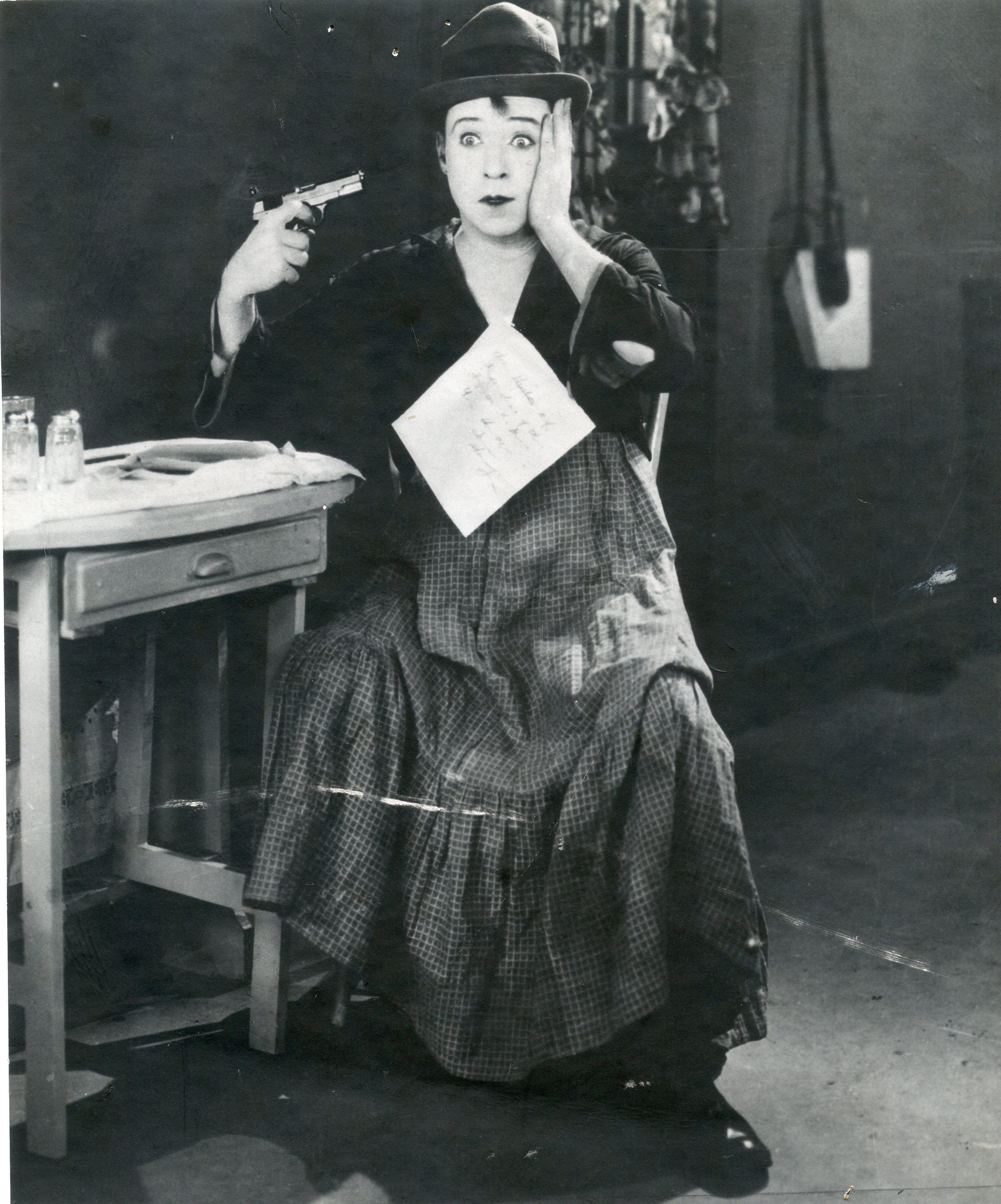 Unknown Black and White Photograph - Picture of a set with Harry Langdon - 1930 circa