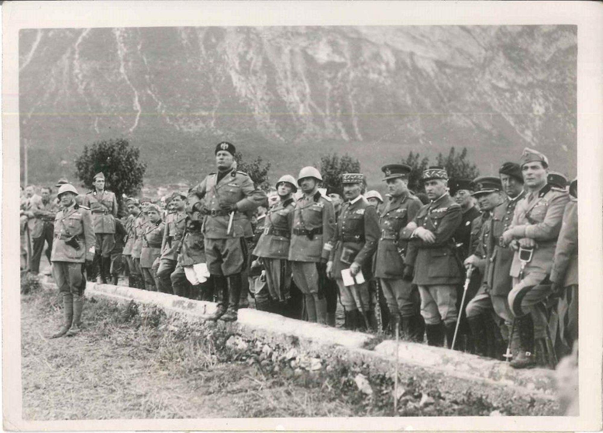 Unknown Figurative Photograph – Die Meisterwerke des Brenner - Original-Vintage-Foto - 1935