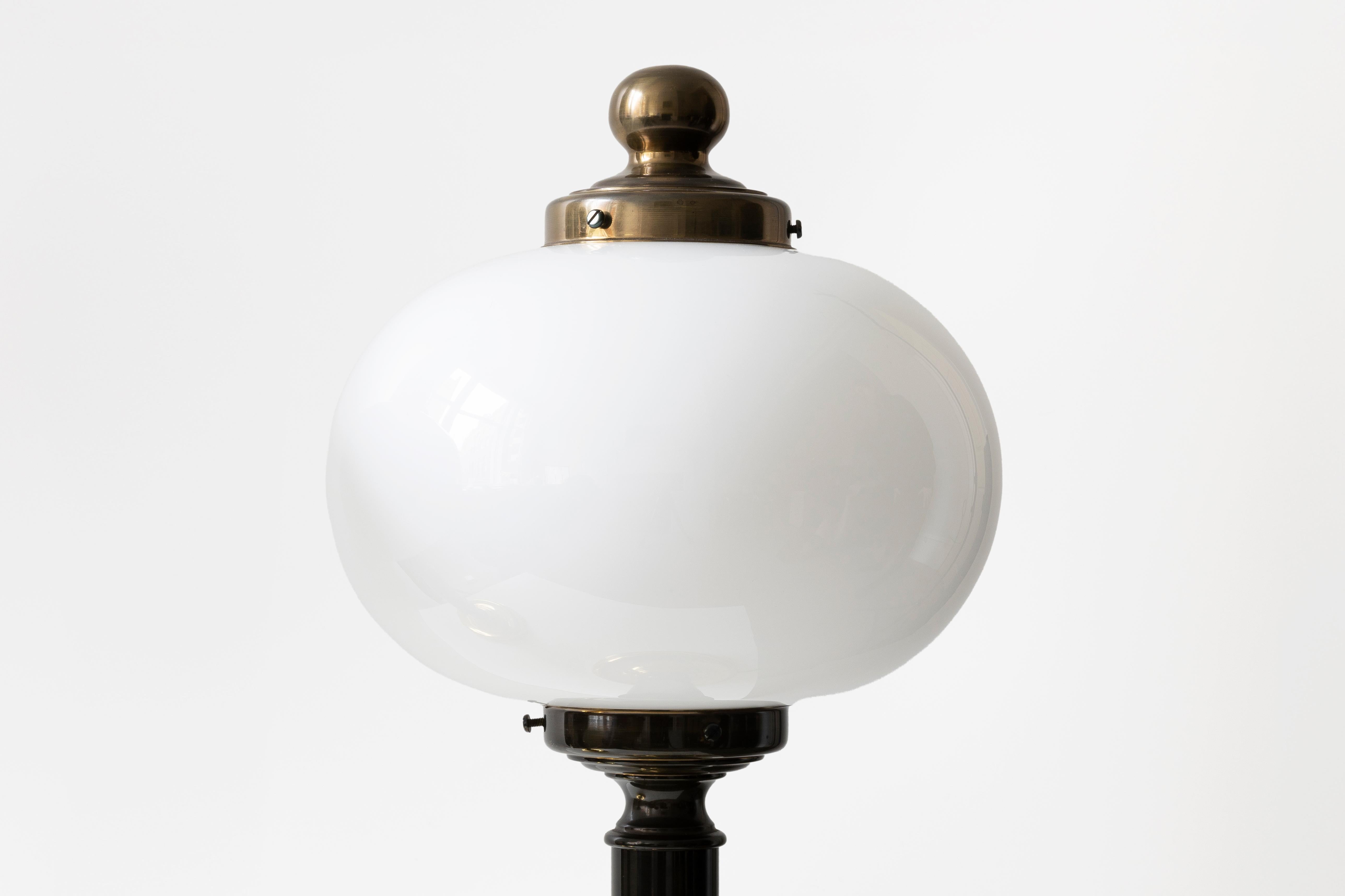 French Pair of Vintage Rounded Table lamps in White Opaline and Brown&Gold Metal, 1980s For Sale