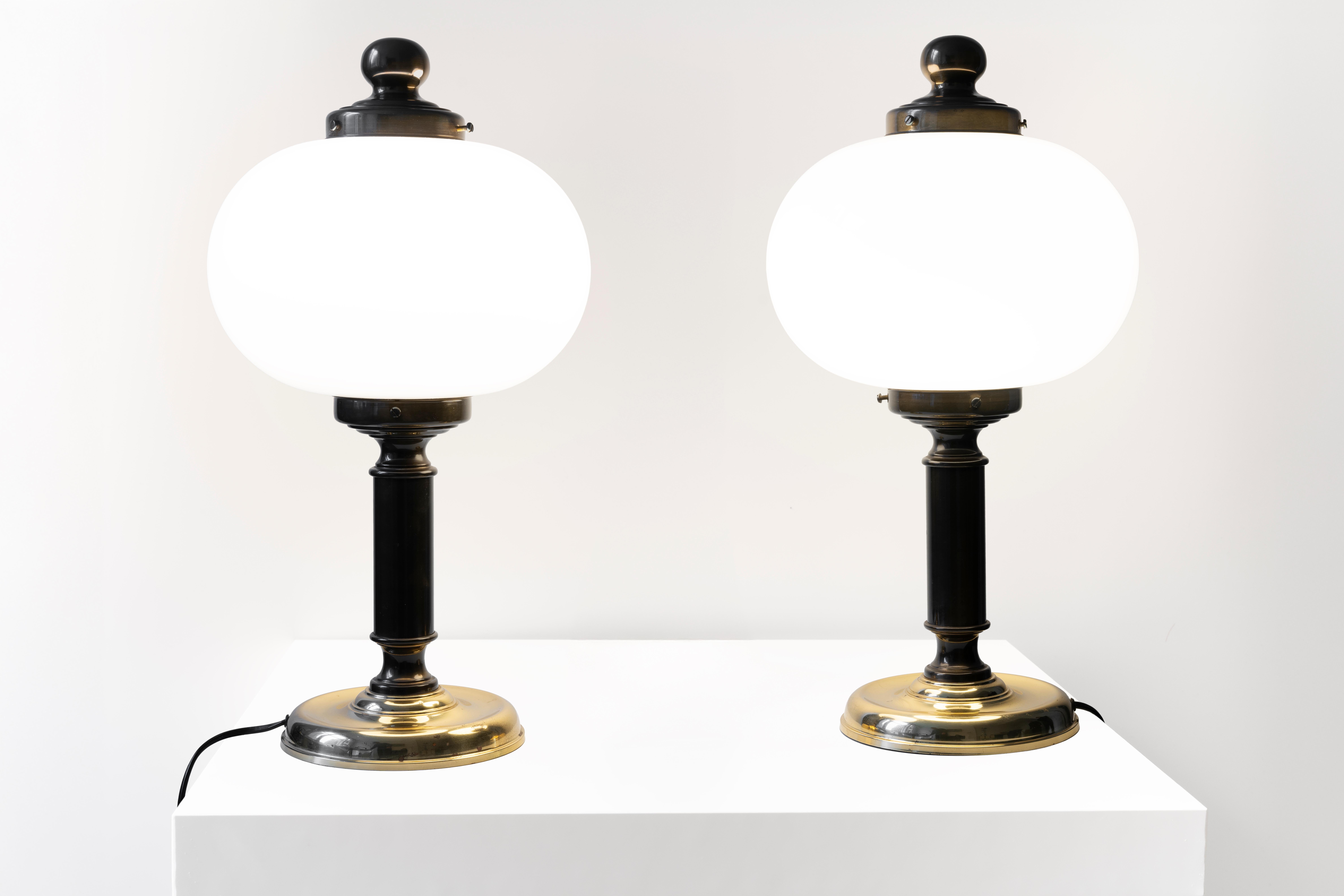 Late 20th Century Pair of Vintage Rounded Table lamps in White Opaline and Brown&Gold Metal, 1980s For Sale