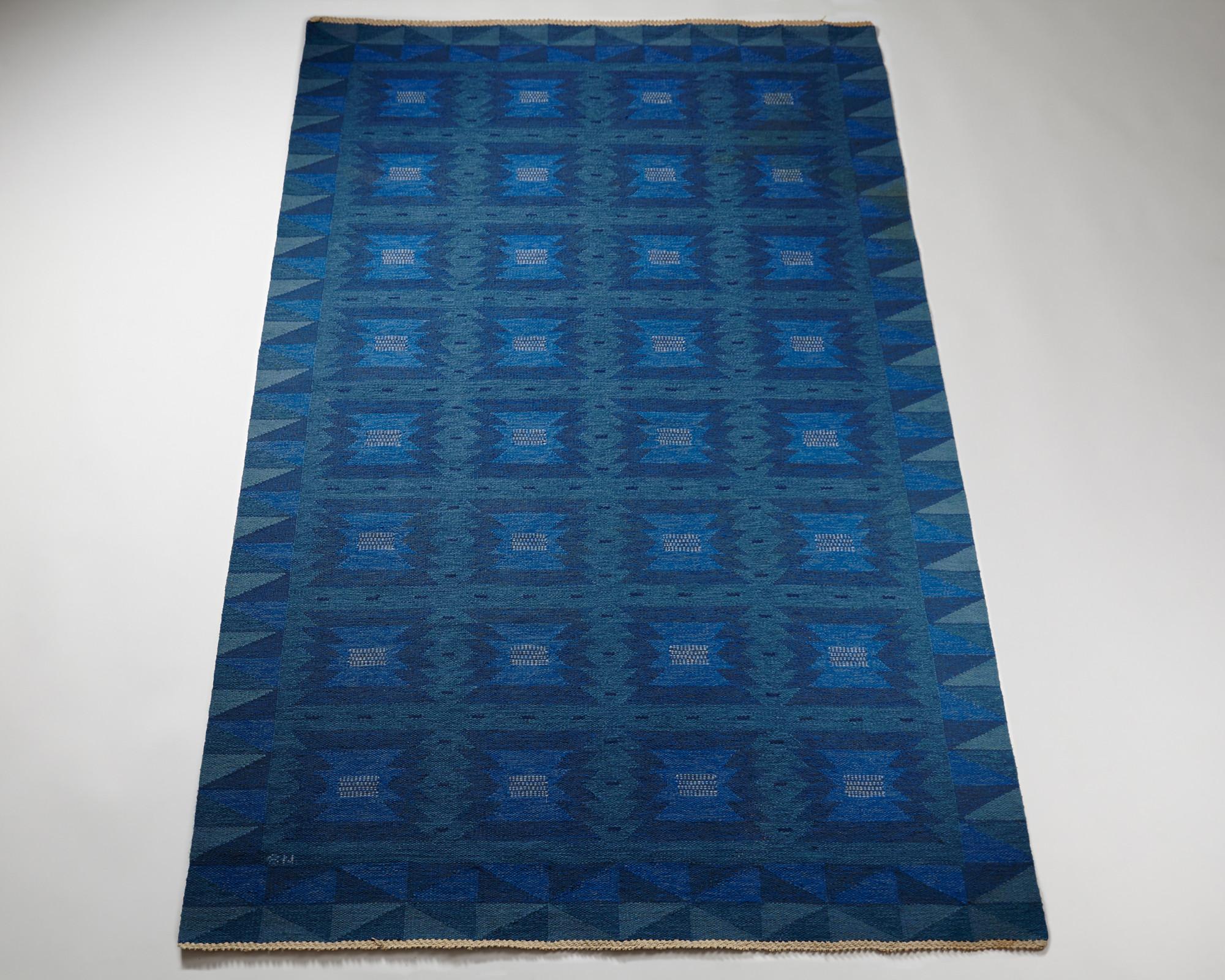 Anonymous Swedish rug,
1950's.

Kelim technique.

Dimensions:
L: 307 cm/ 10' 1''
W: 200 cm/ 6' 6 3/4''