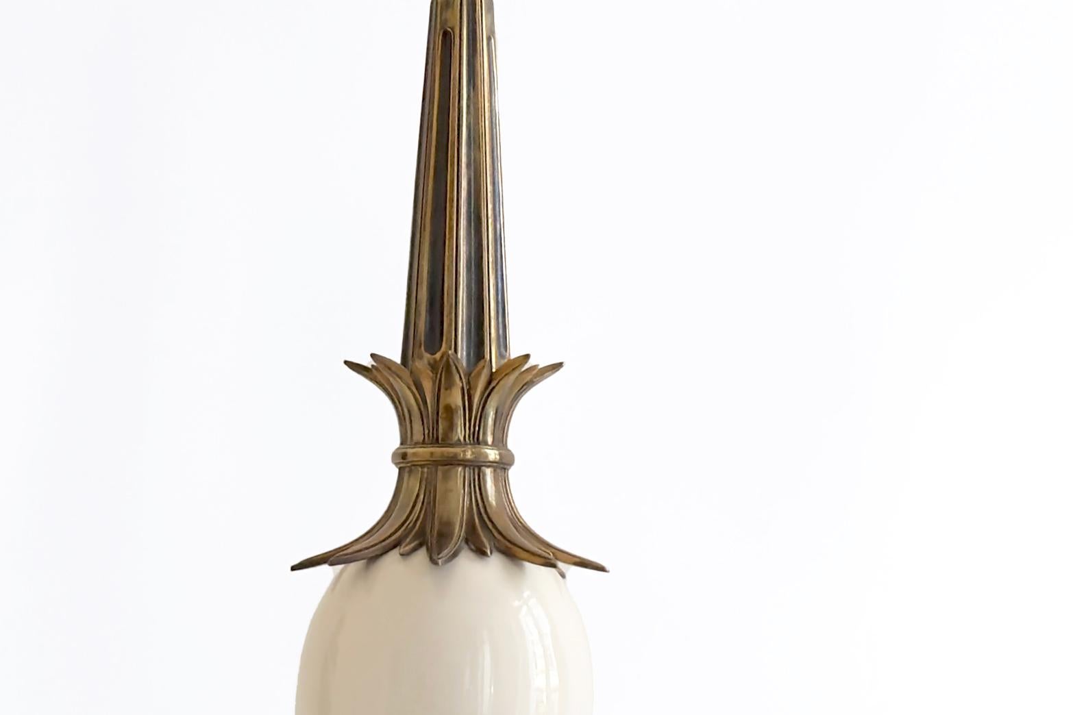 Lámpara de sobremesa de bronce/porcelana al estilo de Maison Baguès, años 50 Francés en venta