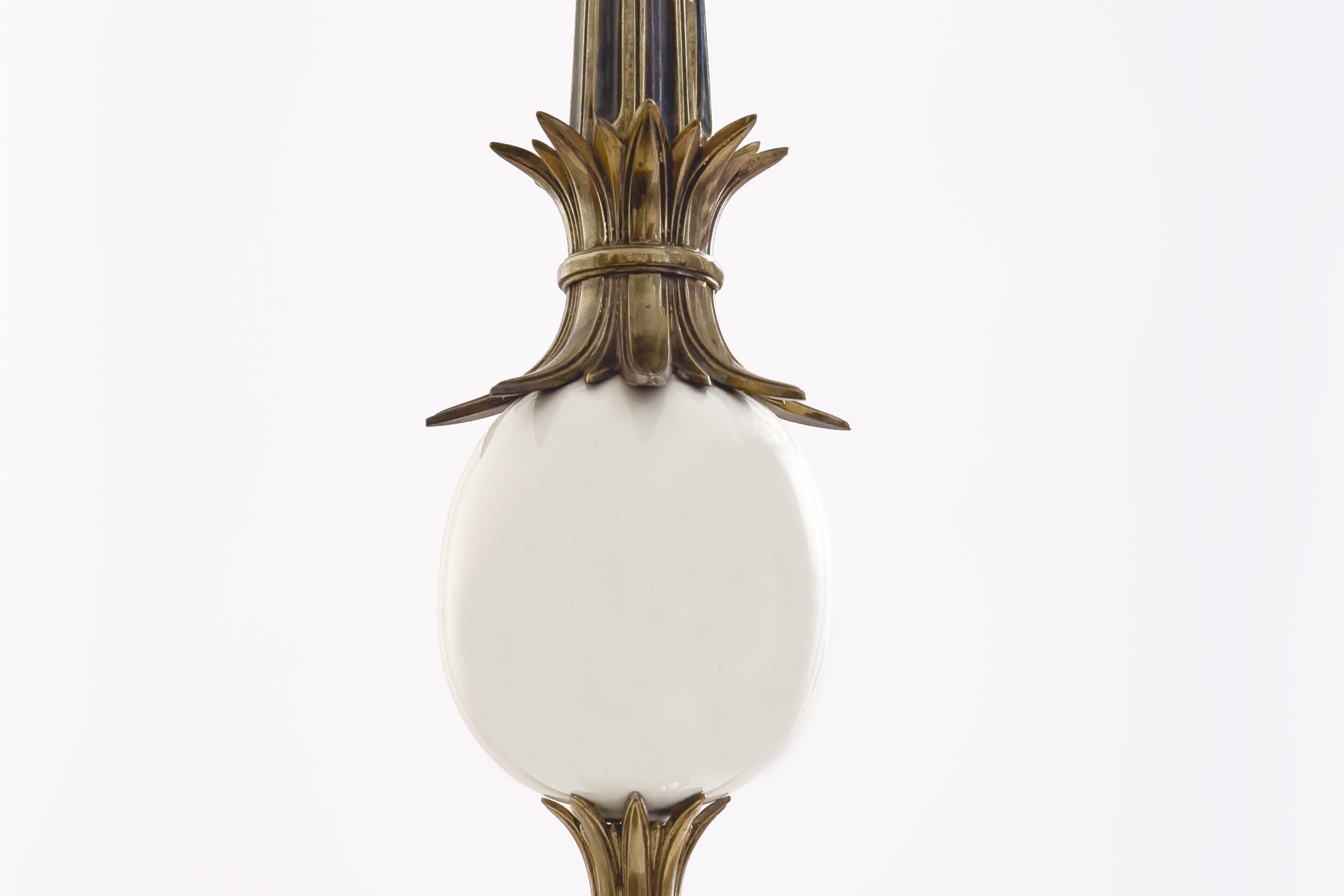 Lámpara de sobremesa de bronce/porcelana al estilo de Maison Baguès, años 50 en Bueno estado para la venta en London, GB