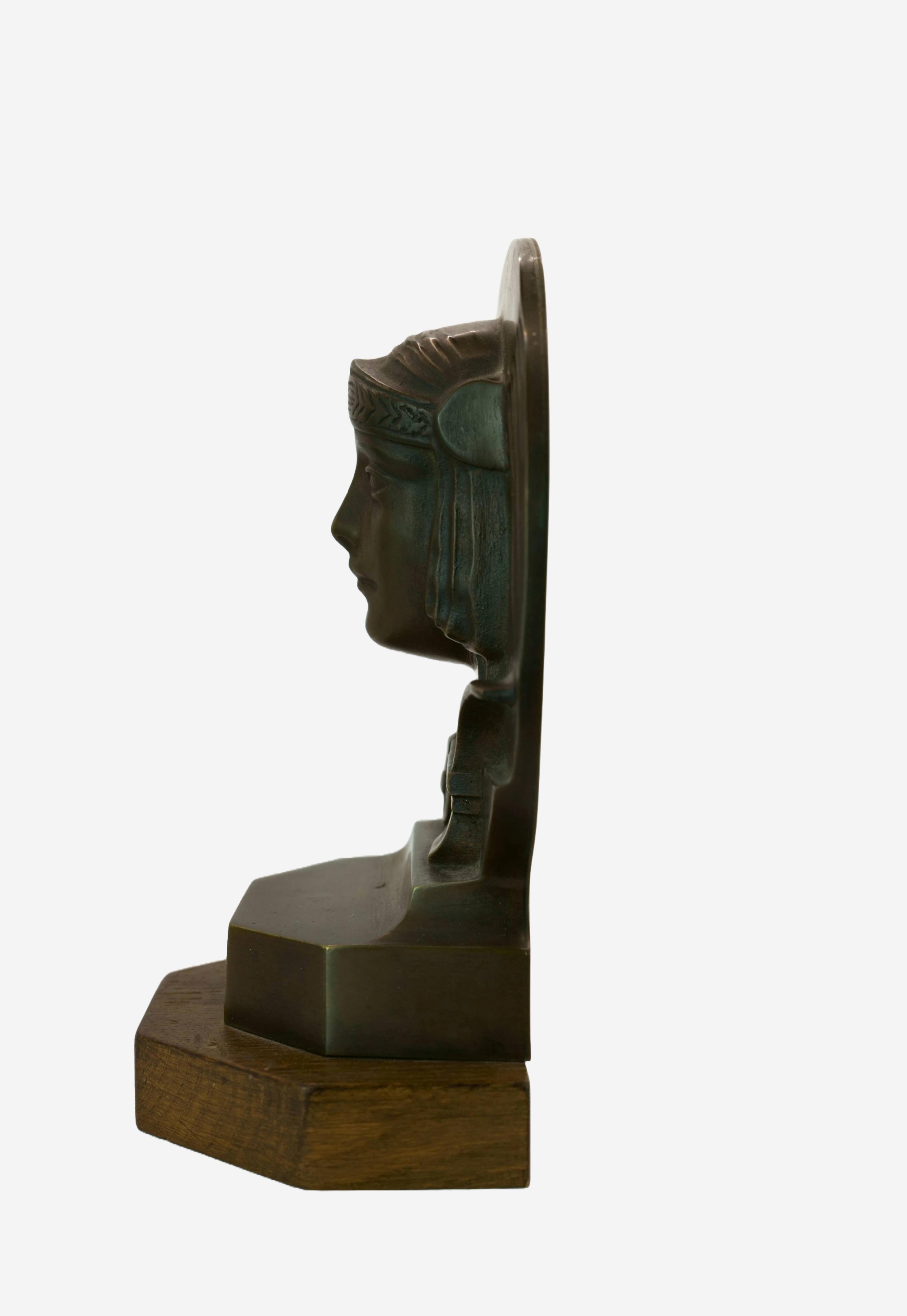 Dio Sole Ra / - La Luce della Conoscenza - Figurative Sculpture Grigio di Anonymus