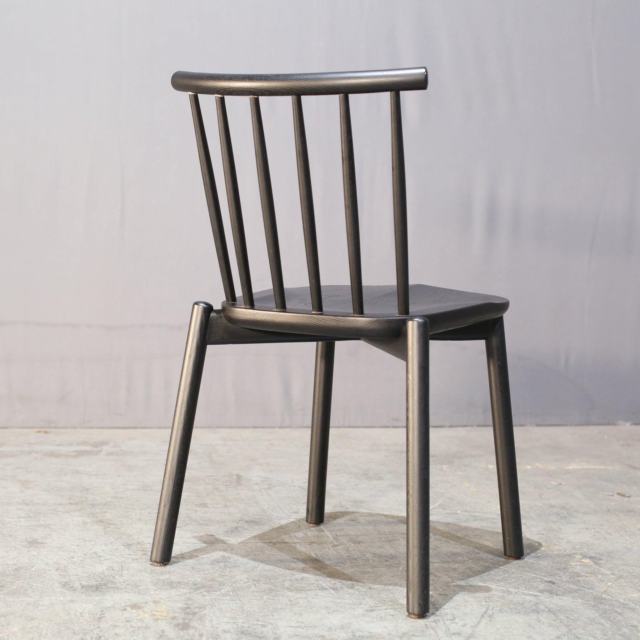 Chêne Une autre chaise d'appoint Country Hardy de David Irwin en vente
