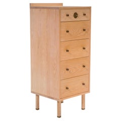 British Another Country Fresno engrasado blanco y latón Cómoda Tallboy Dos