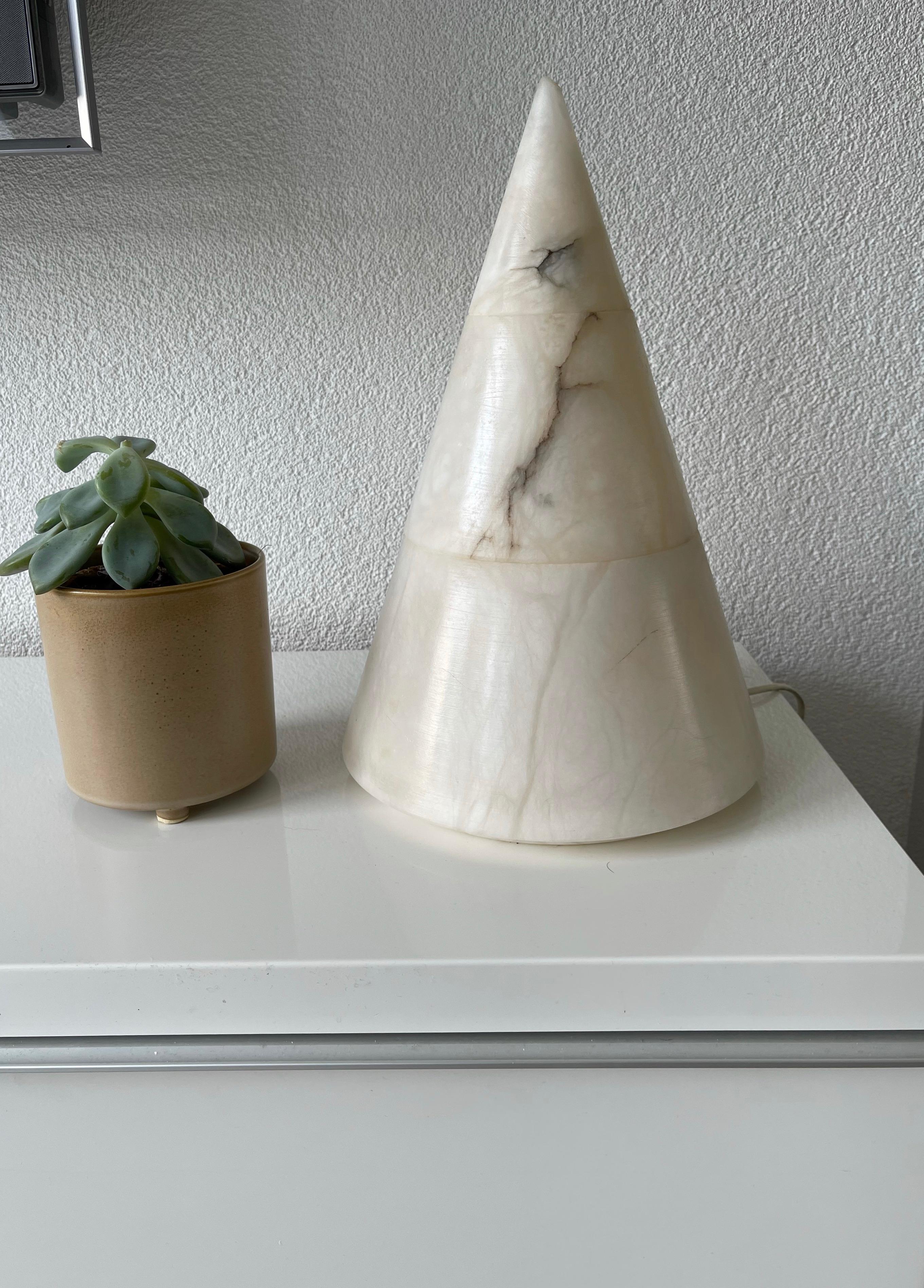 Another Mid-Century Modern Alabaster Pyramid Design and Conical Shape Table Lamp For Sale 4
