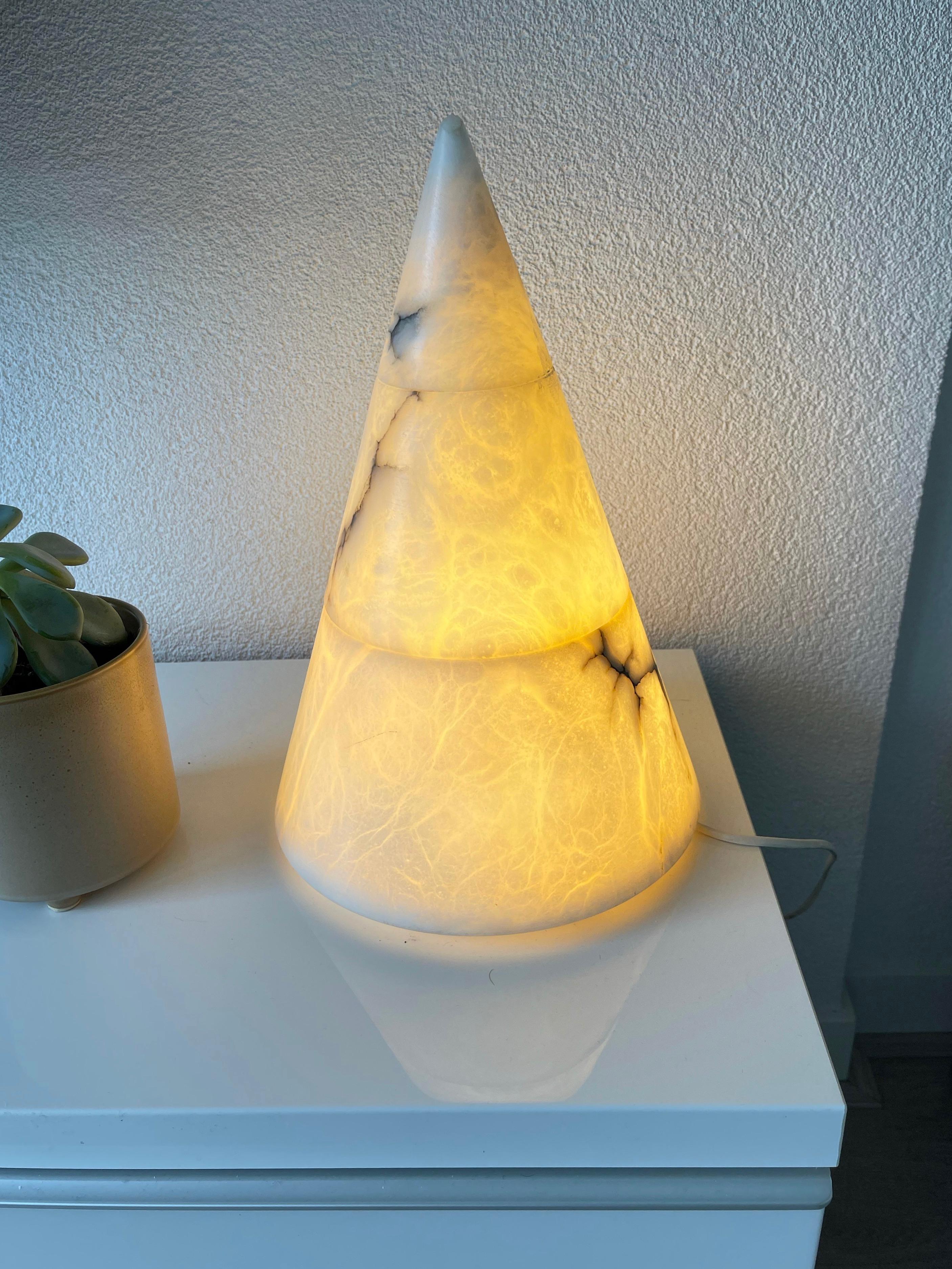 Another Mid-Century Modern Alabaster Pyramid Design and Conical Shape Table Lamp For Sale 5