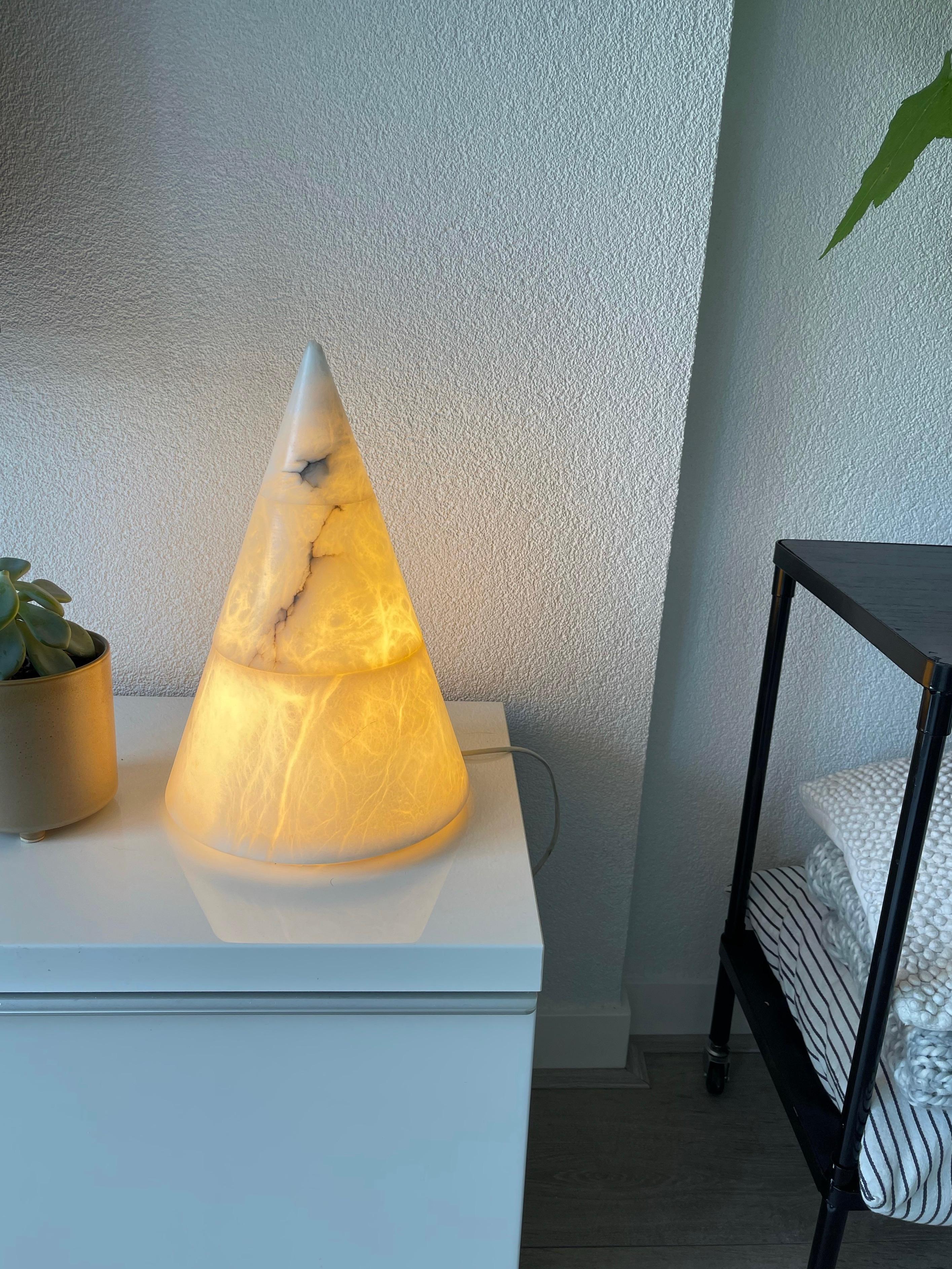 Another Mid-Century Modern Alabaster Pyramid Design and Conical Shape Table Lamp For Sale 10