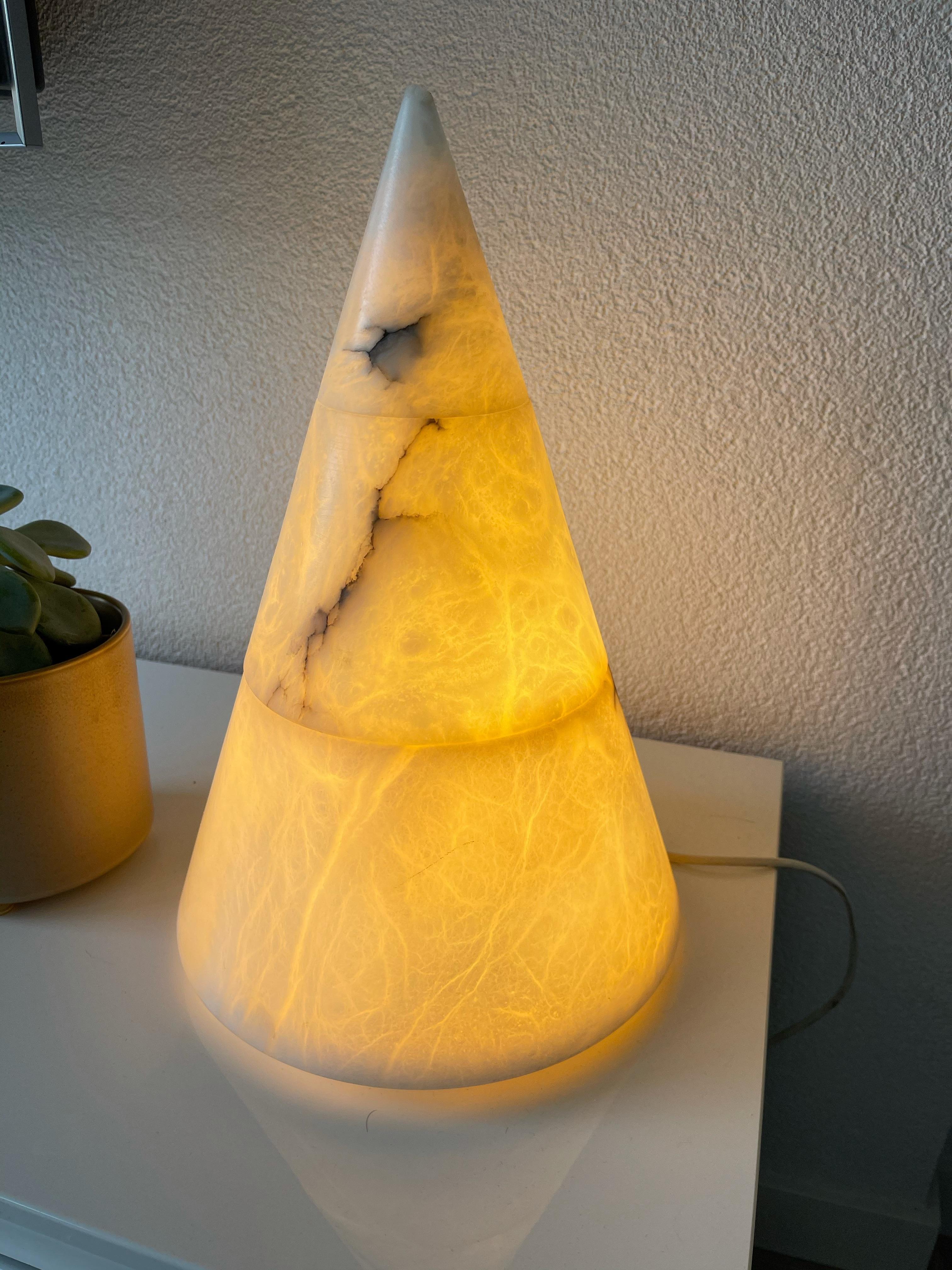 European Another Mid-Century Modern Alabaster Pyramid Design and Conical Shape Table Lamp For Sale
