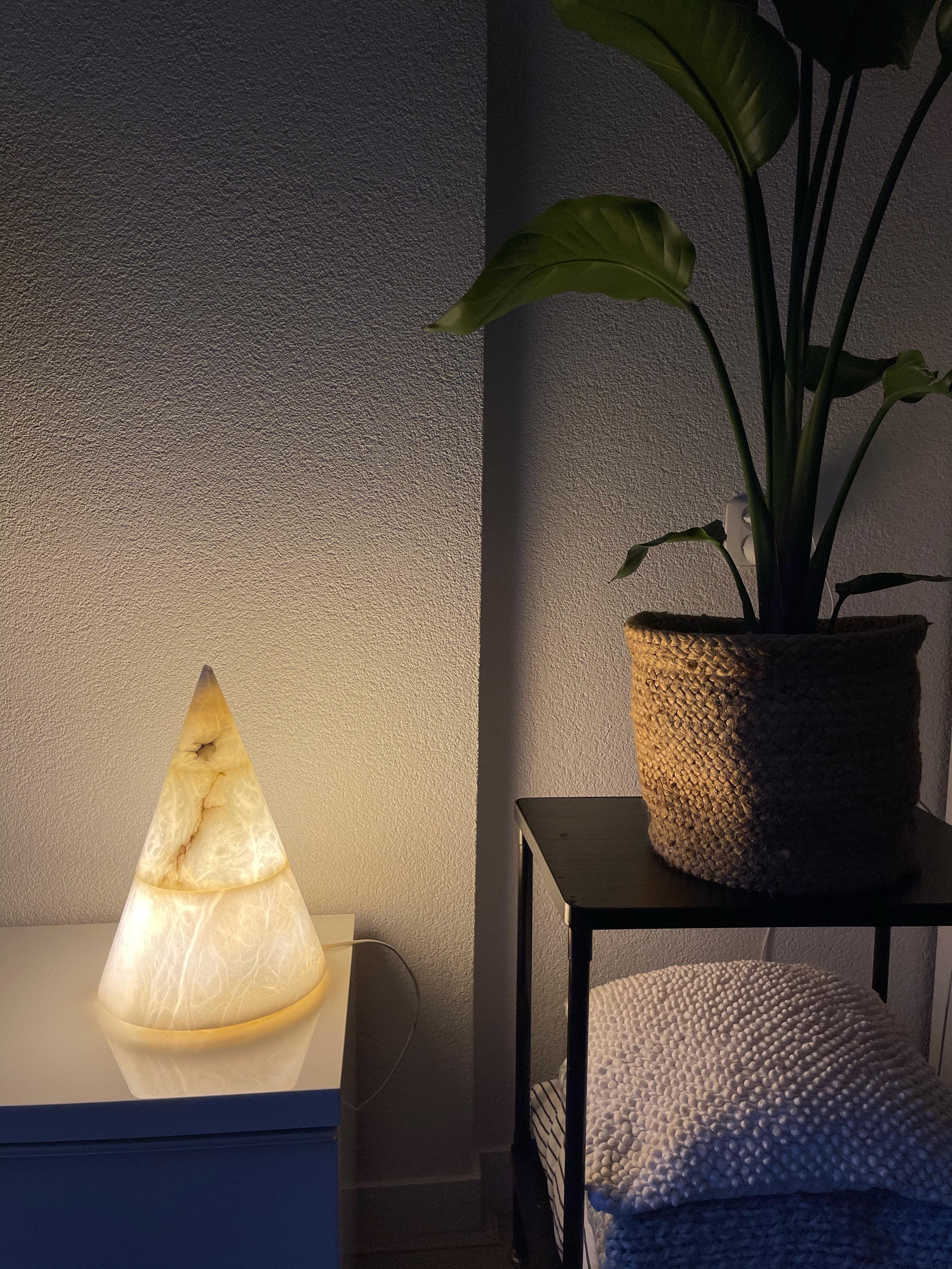 20th Century Another Mid-Century Modern Alabaster Pyramid Design and Conical Shape Table Lamp For Sale