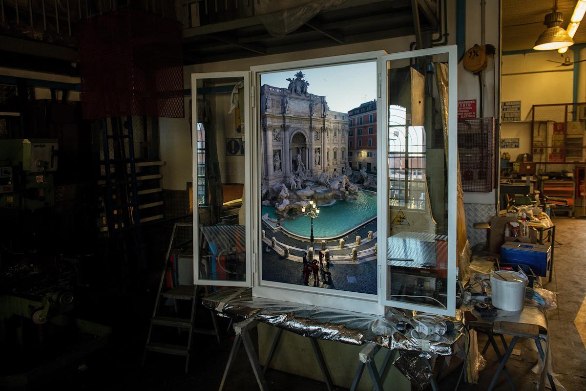 Anotherview n° 21 : Trevi Fountain a Few Days after Lockdown par Anotherview en vente 5