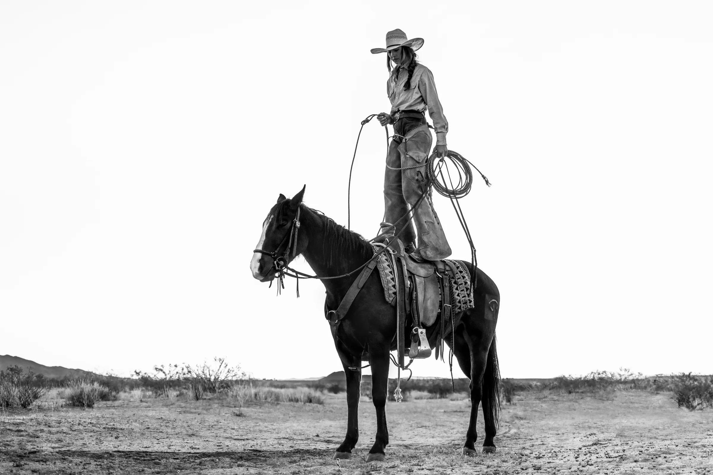 California Cowgirl (B&N)
2022

STAMPA A PIGMENTI D'ARCHIVIO
Dimensioni non incorniciate:
30 x 45 pollici (76,2 x 114,3 cm) - Edizione di 15 + 2 AP (Prove d'Artista)

STAMPA ALLA GELATINA D'ARGENTO
Non incorniciato Dimensioni:
11,3 x 17 pollici (28,7