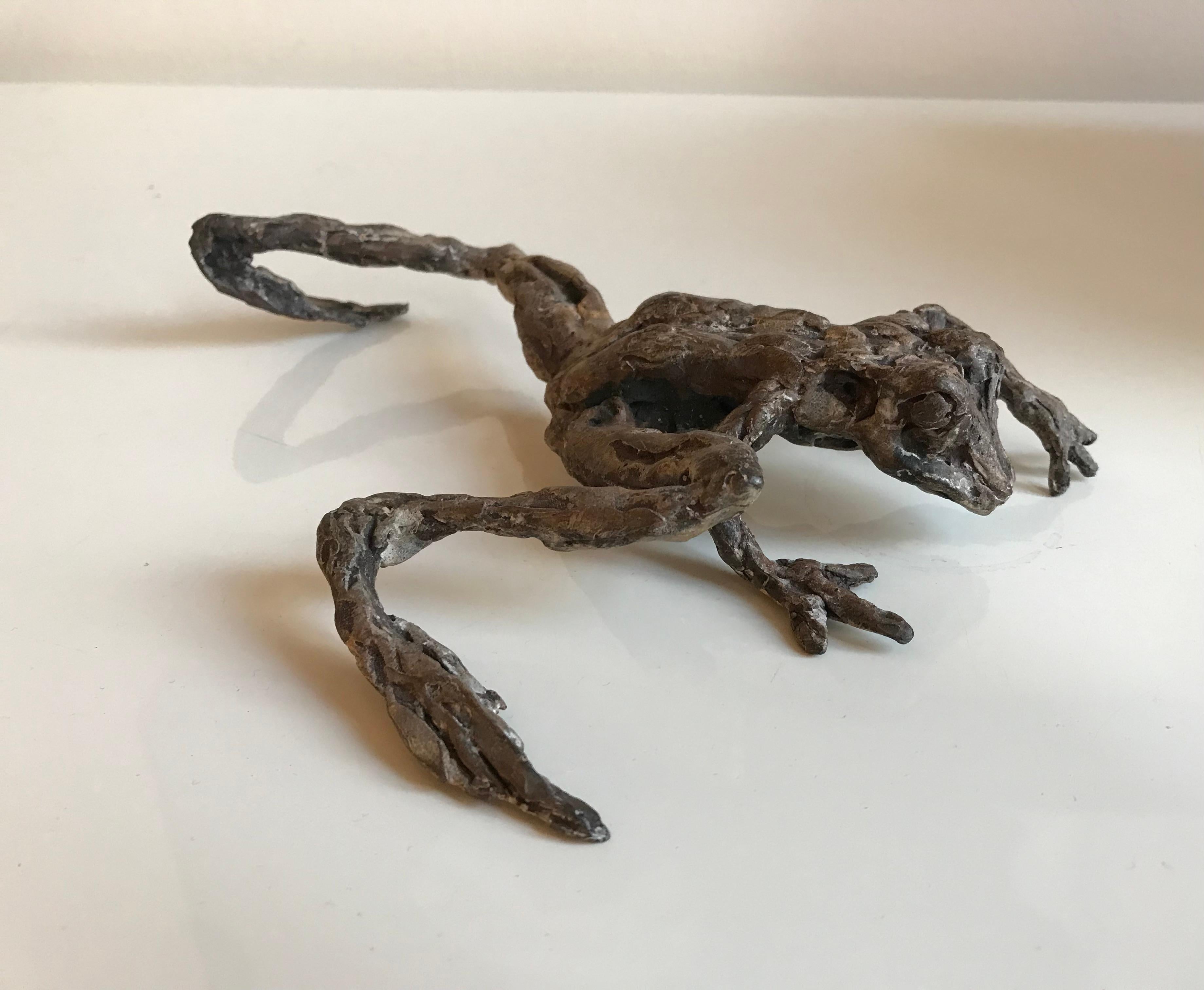 Crawling Frog'', Contemporary Bronze Sculpture Porträt eines Frosches im Angebot 2